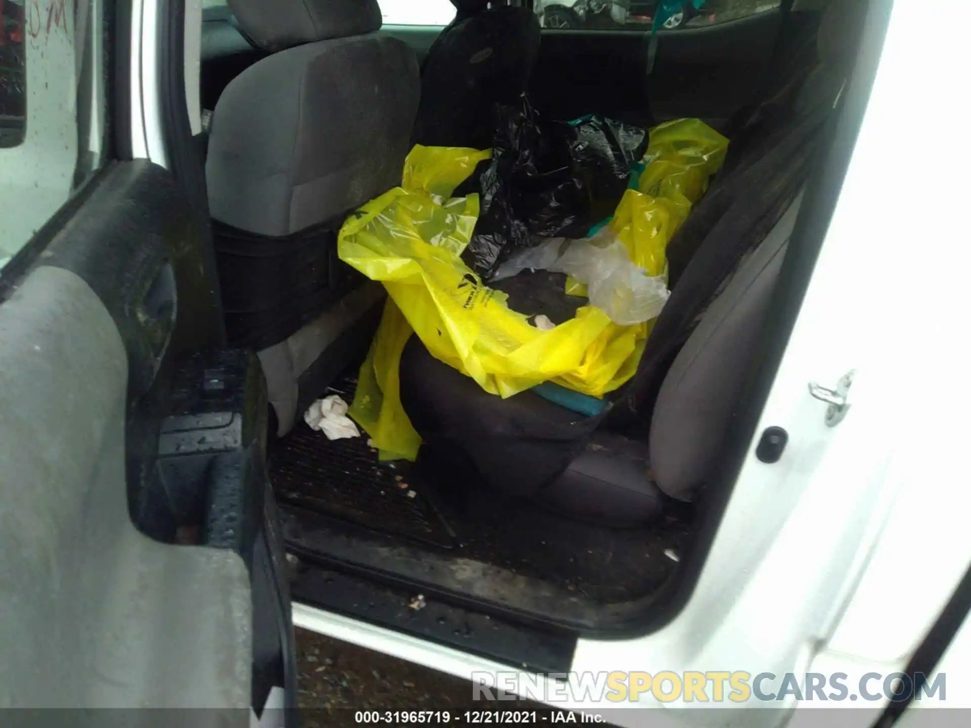 8 Photograph of a damaged car 3TMCZ5AN6MM408936 TOYOTA TACOMA 4WD 2021