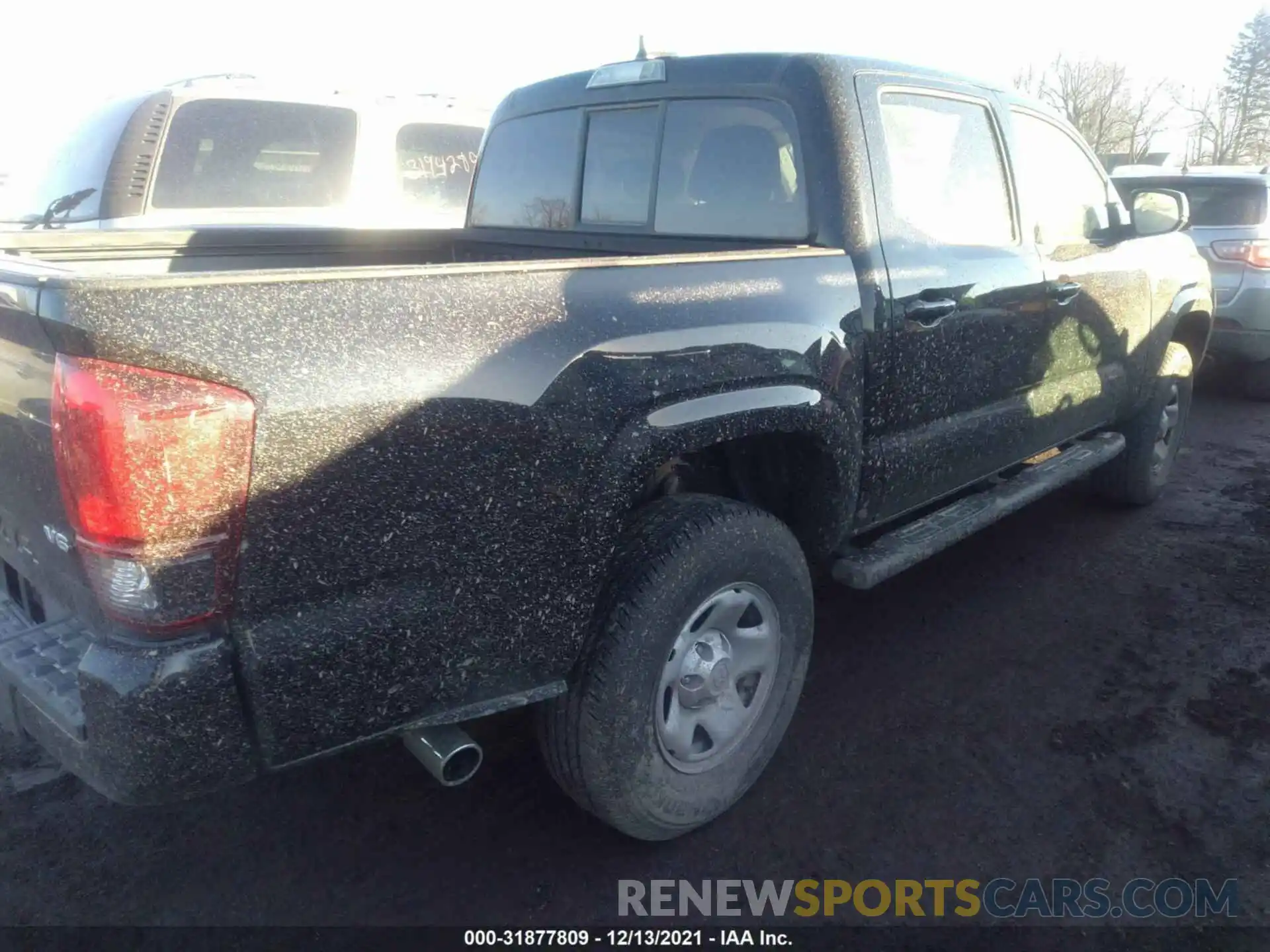 4 Photograph of a damaged car 3TMCZ5AN6MM413179 TOYOTA TACOMA 4WD 2021