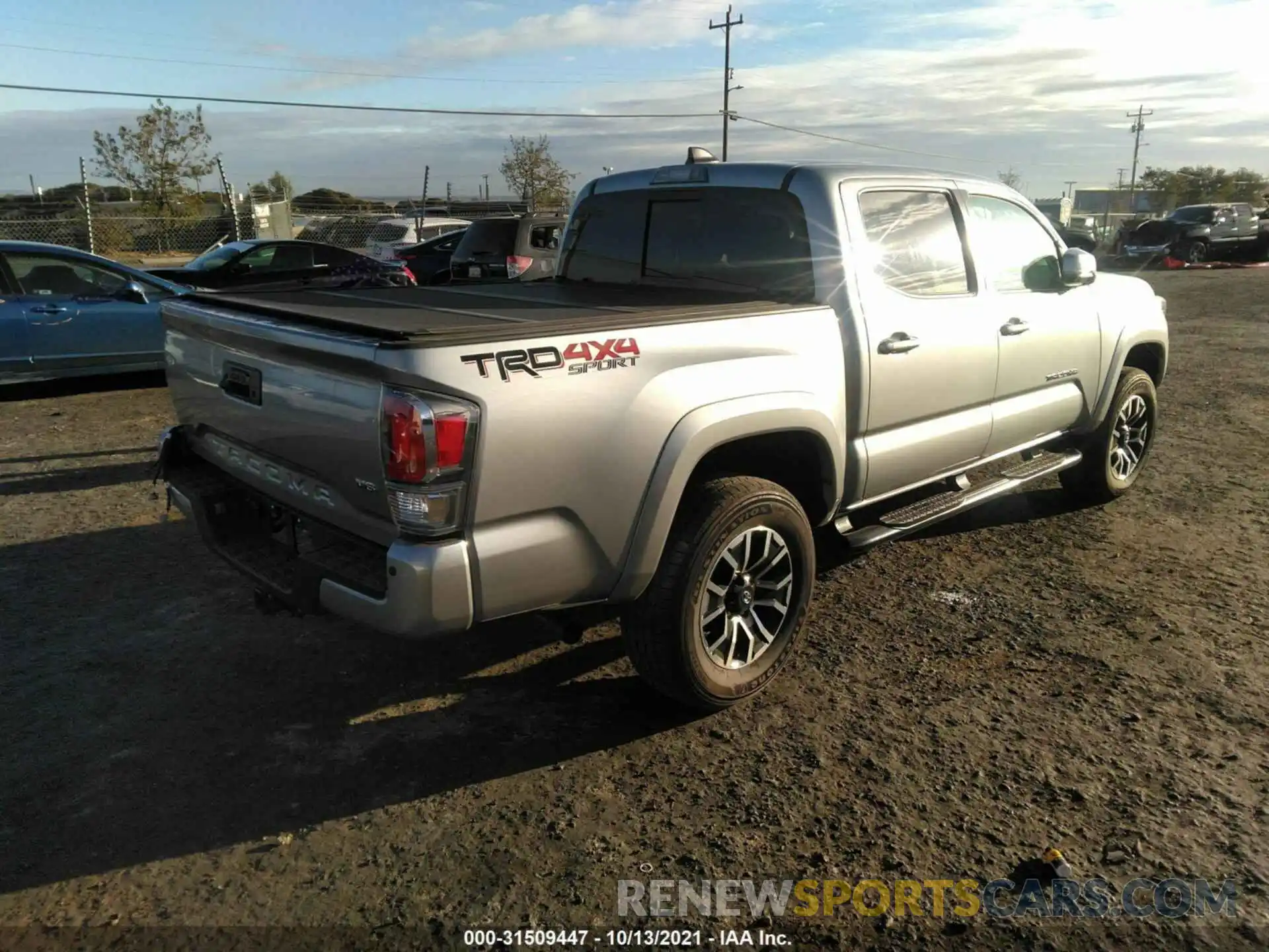 4 Photograph of a damaged car 3TMCZ5AN6MM415580 TOYOTA TACOMA 4WD 2021