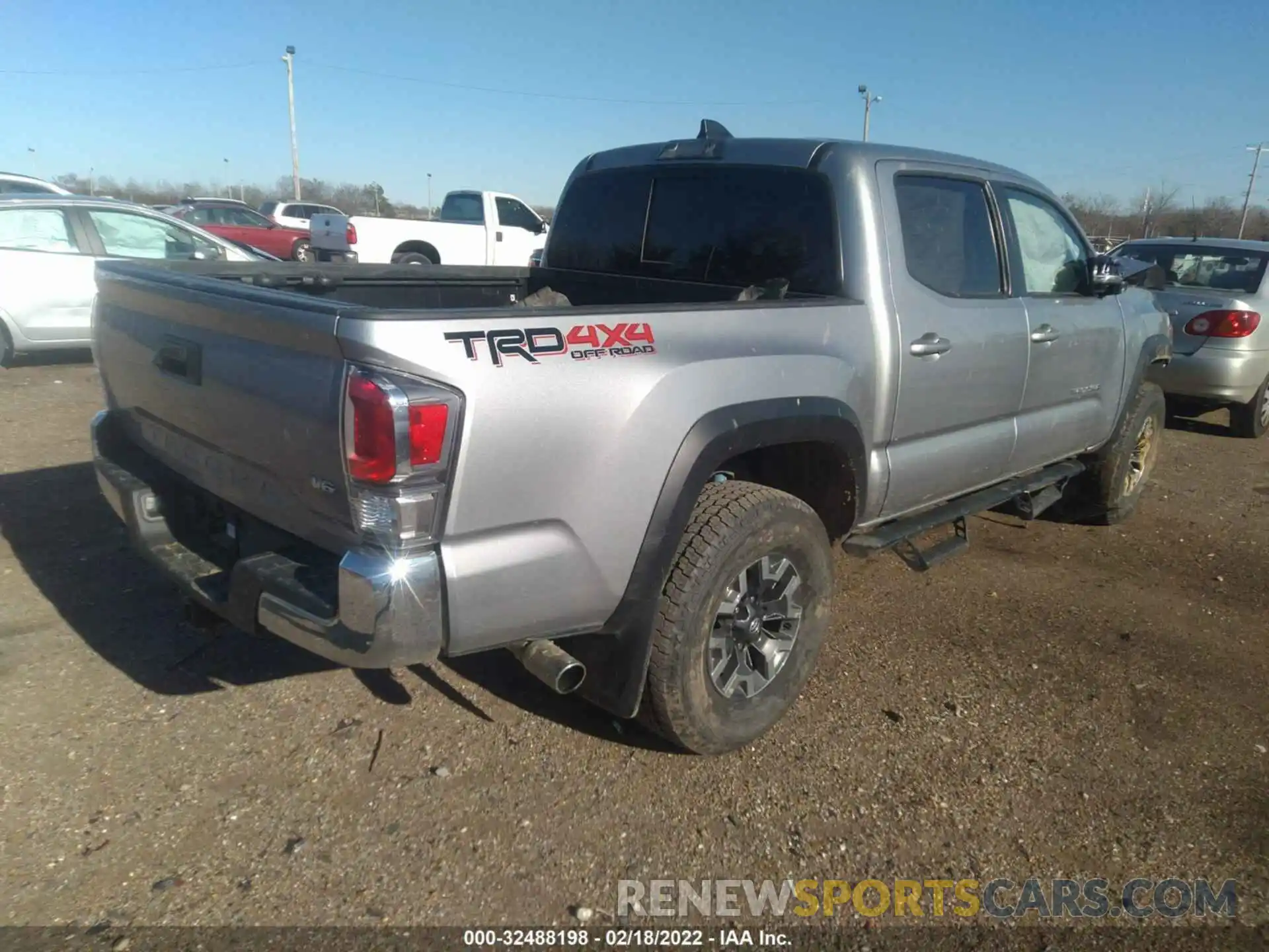 4 Photograph of a damaged car 3TMCZ5AN6MM416471 TOYOTA TACOMA 4WD 2021