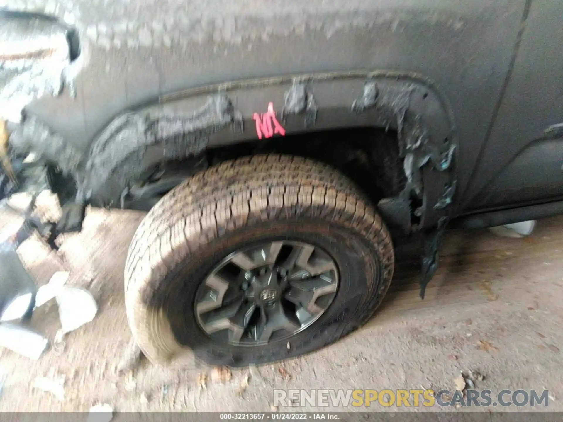 11 Photograph of a damaged car 3TMCZ5AN6MM452323 TOYOTA TACOMA 4WD 2021