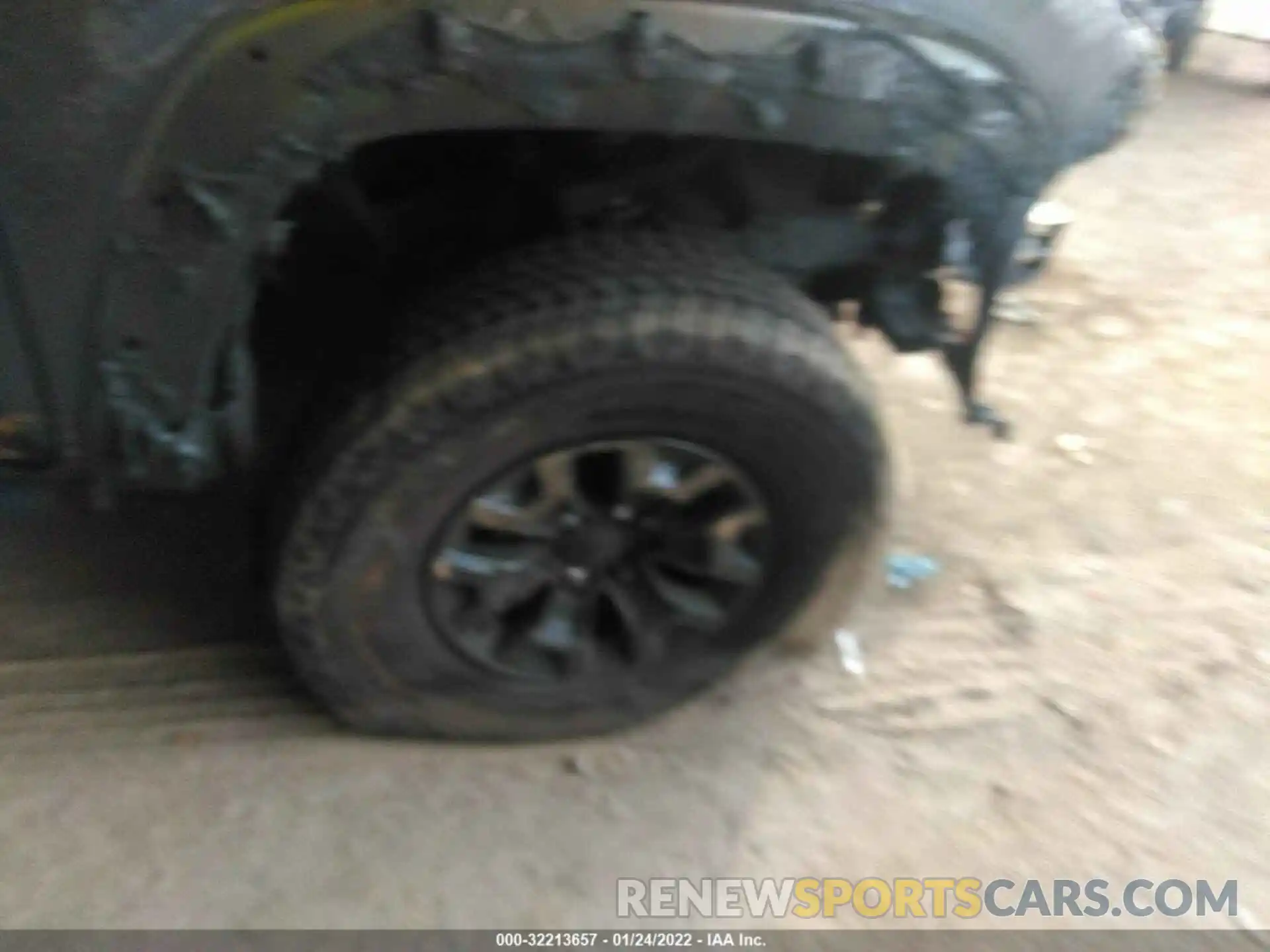 13 Photograph of a damaged car 3TMCZ5AN6MM452323 TOYOTA TACOMA 4WD 2021