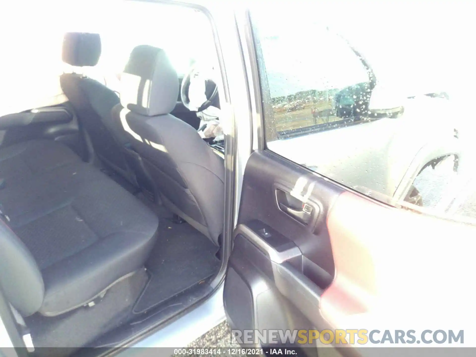 8 Photograph of a damaged car 3TMCZ5AN7MM371234 TOYOTA TACOMA 4WD 2021