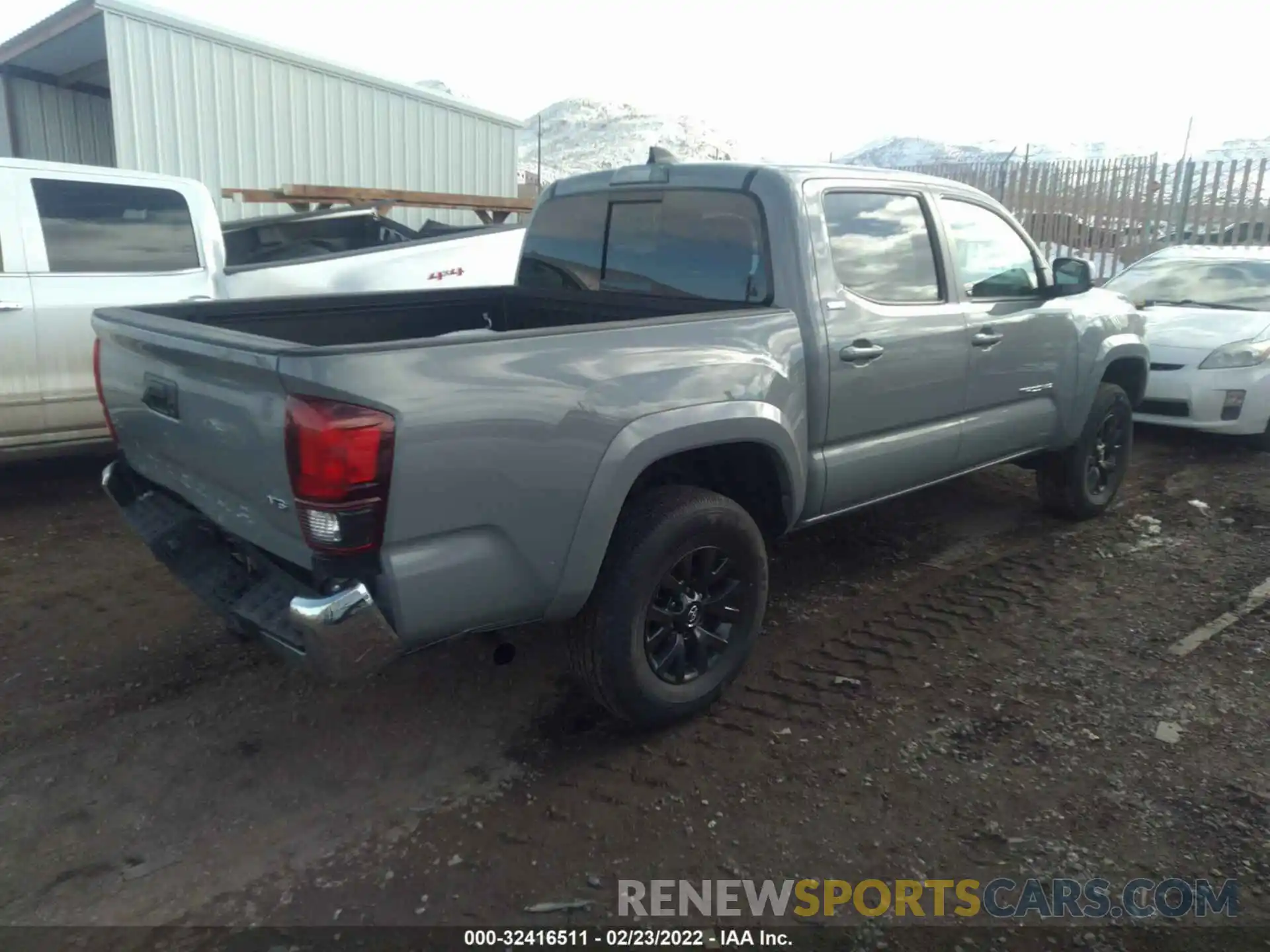 4 Photograph of a damaged car 3TMCZ5AN7MM384615 TOYOTA TACOMA 4WD 2021