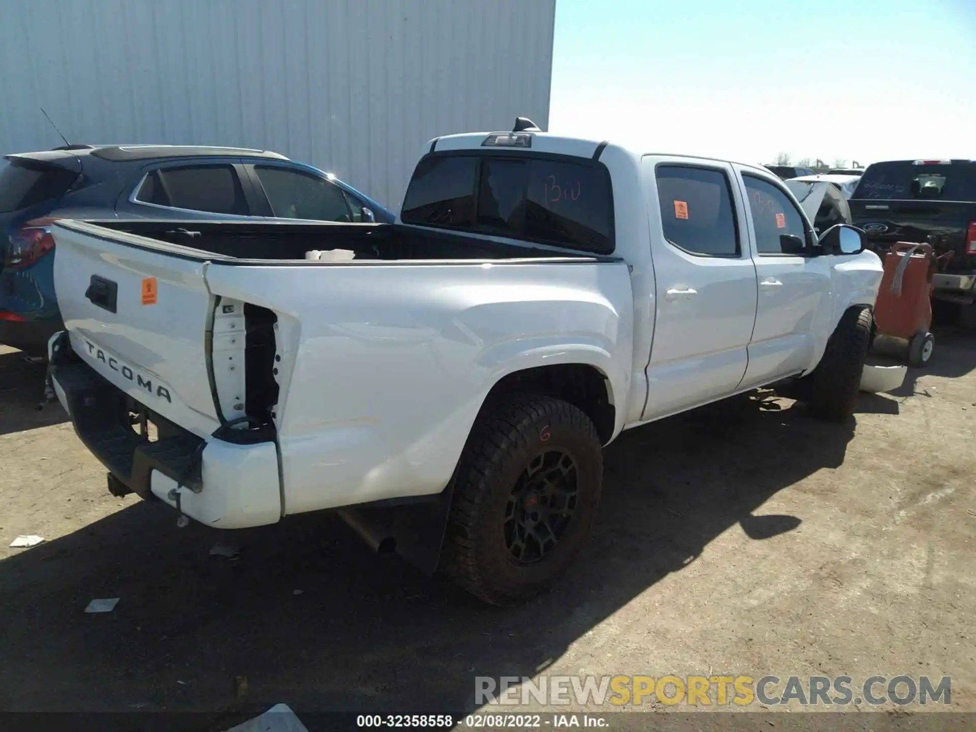 4 Photograph of a damaged car 3TMCZ5AN7MM397154 TOYOTA TACOMA 4WD 2021