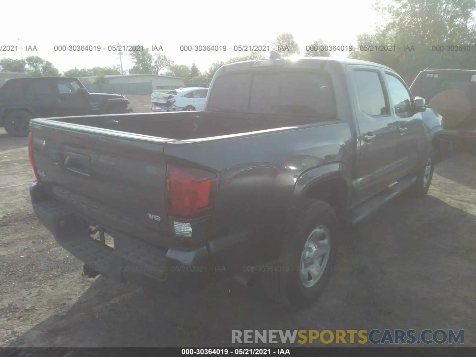 4 Photograph of a damaged car 3TMCZ5AN7MM398126 TOYOTA TACOMA 4WD 2021