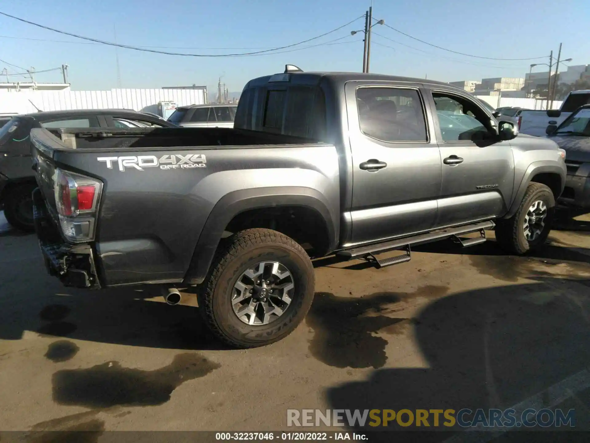 4 Photograph of a damaged car 3TMCZ5AN7MM405611 TOYOTA TACOMA 4WD 2021