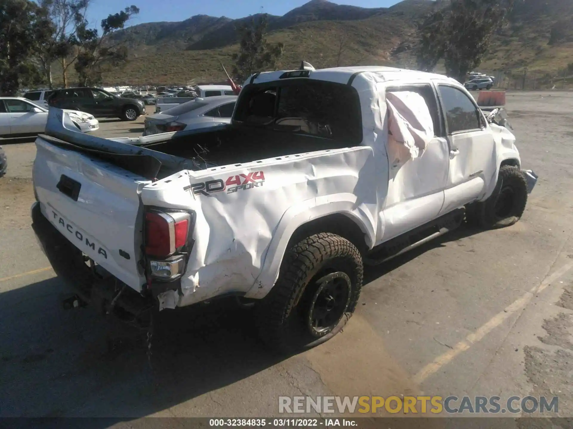 4 Photograph of a damaged car 3TMCZ5AN7MM417323 TOYOTA TACOMA 4WD 2021