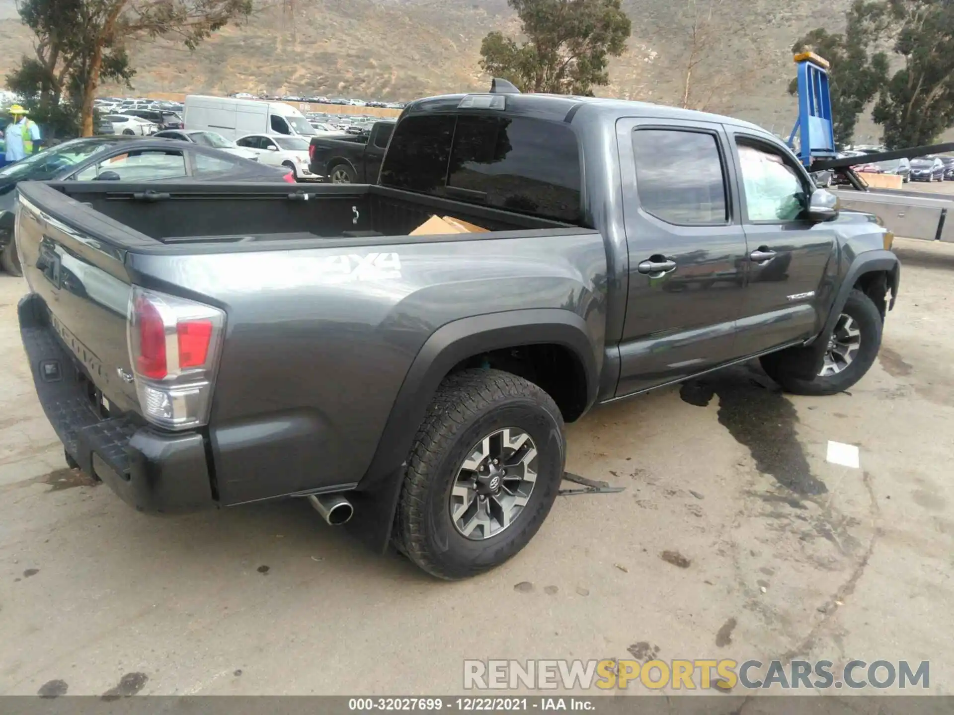 4 Photograph of a damaged car 3TMCZ5AN7MM444912 TOYOTA TACOMA 4WD 2021