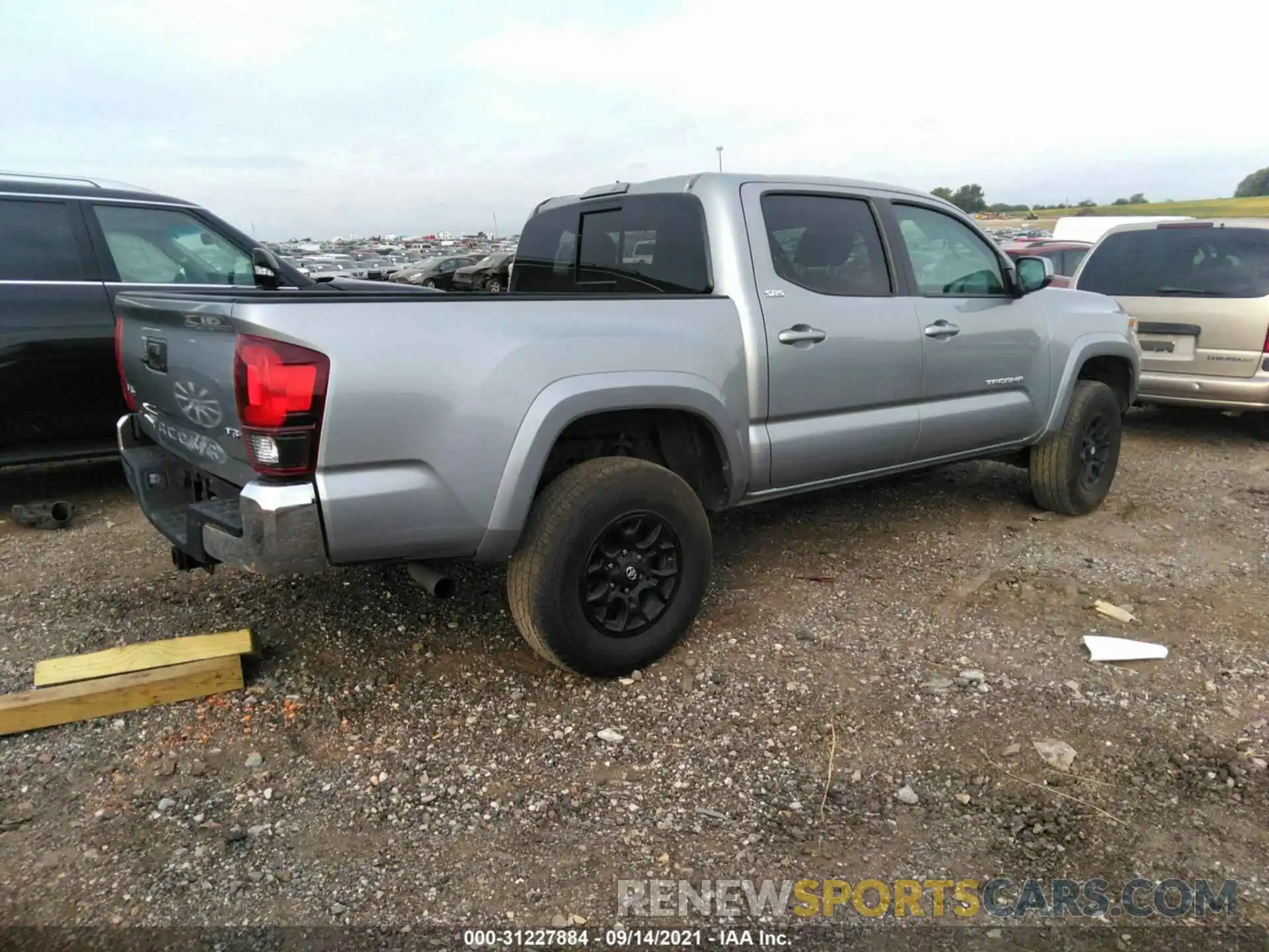 4 Photograph of a damaged car 3TMCZ5AN8MM390195 TOYOTA TACOMA 4WD 2021