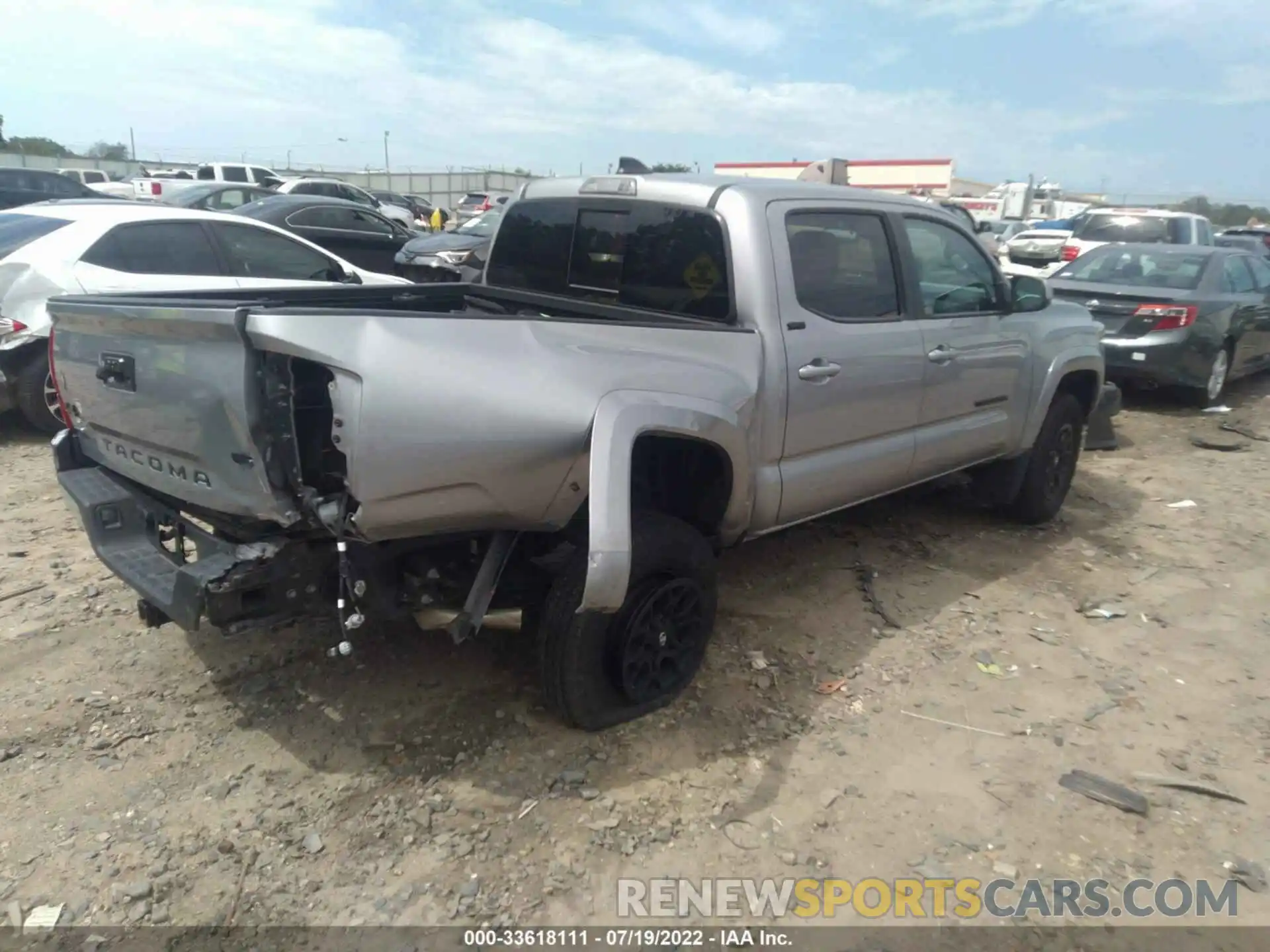 4 Фотография поврежденного автомобиля 3TMCZ5AN8MM392299 TOYOTA TACOMA 4WD 2021