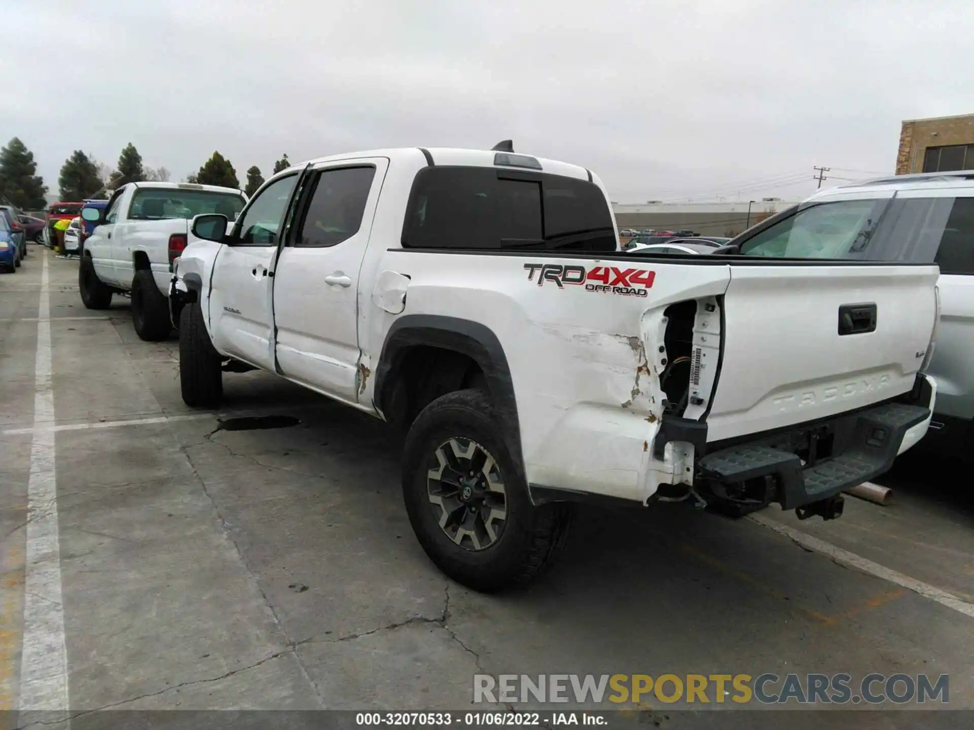 3 Photograph of a damaged car 3TMCZ5AN8MM393713 TOYOTA TACOMA 4WD 2021