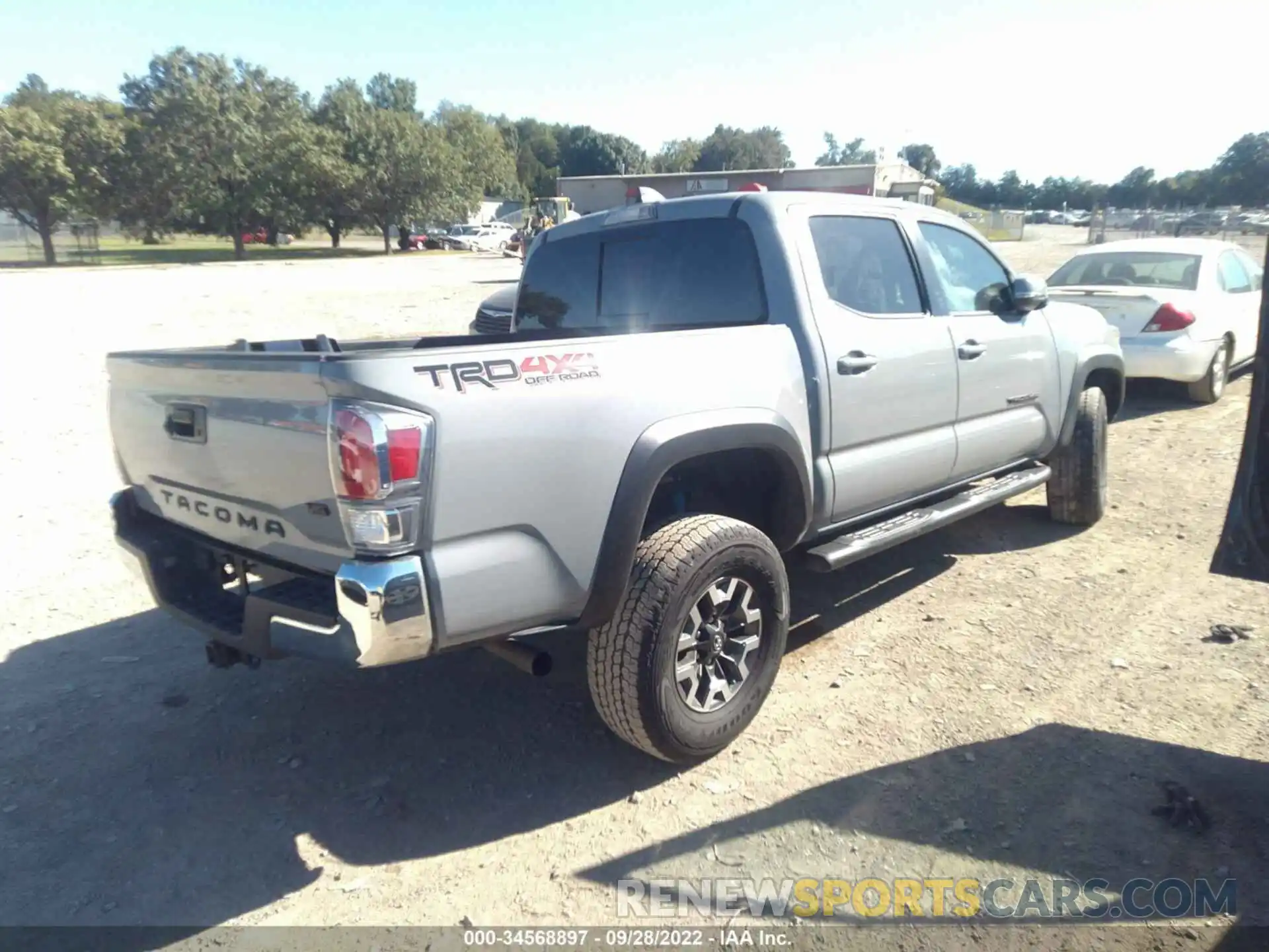 4 Photograph of a damaged car 3TMCZ5AN8MM404015 TOYOTA TACOMA 4WD 2021