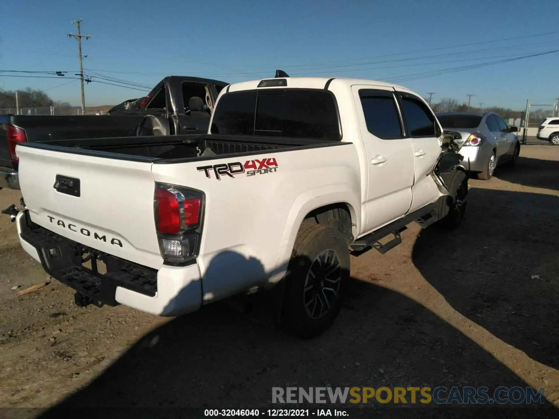 4 Photograph of a damaged car 3TMCZ5AN8MM408307 TOYOTA TACOMA 4WD 2021