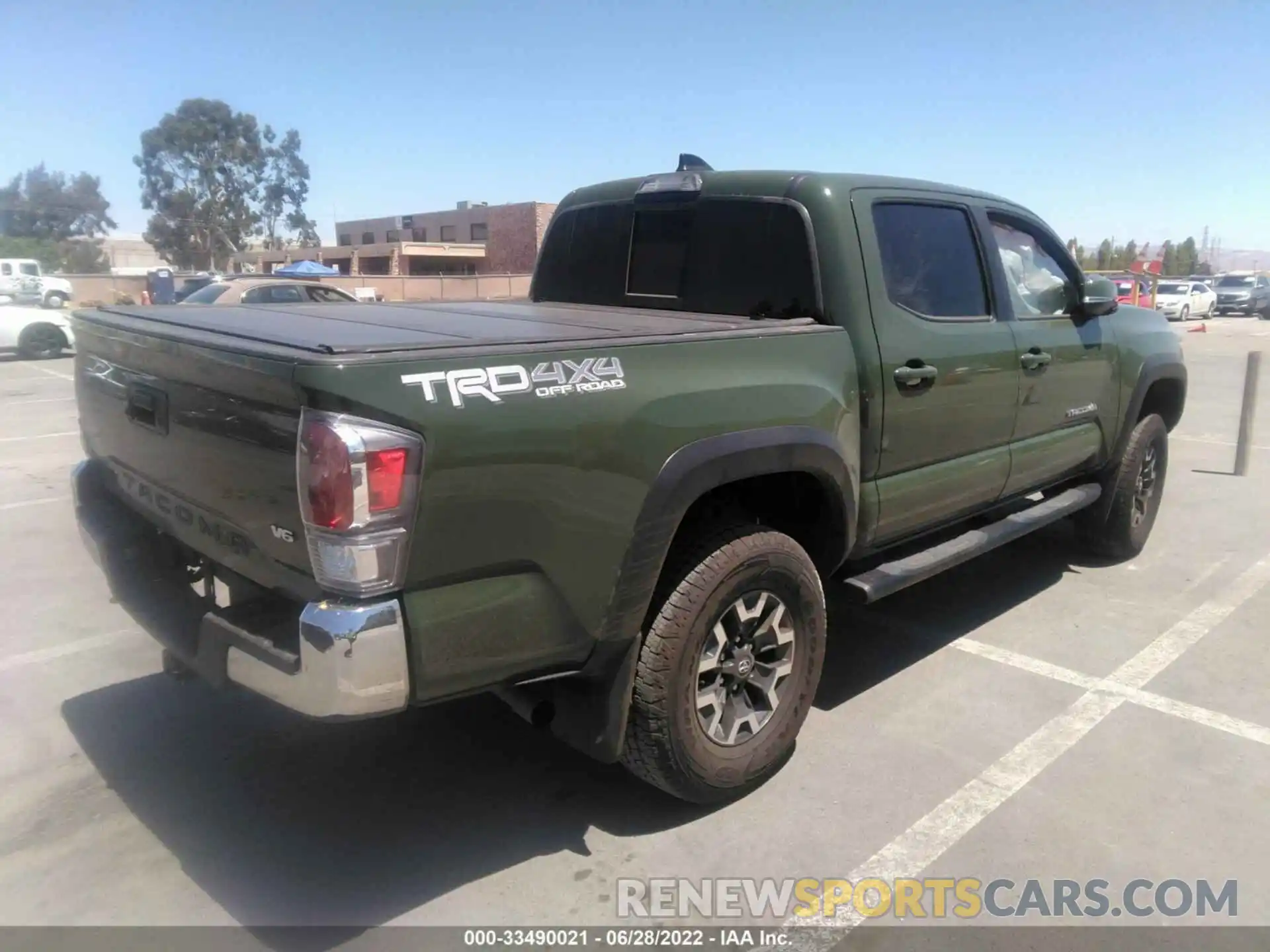 4 Photograph of a damaged car 3TMCZ5AN8MM423230 TOYOTA TACOMA 4WD 2021