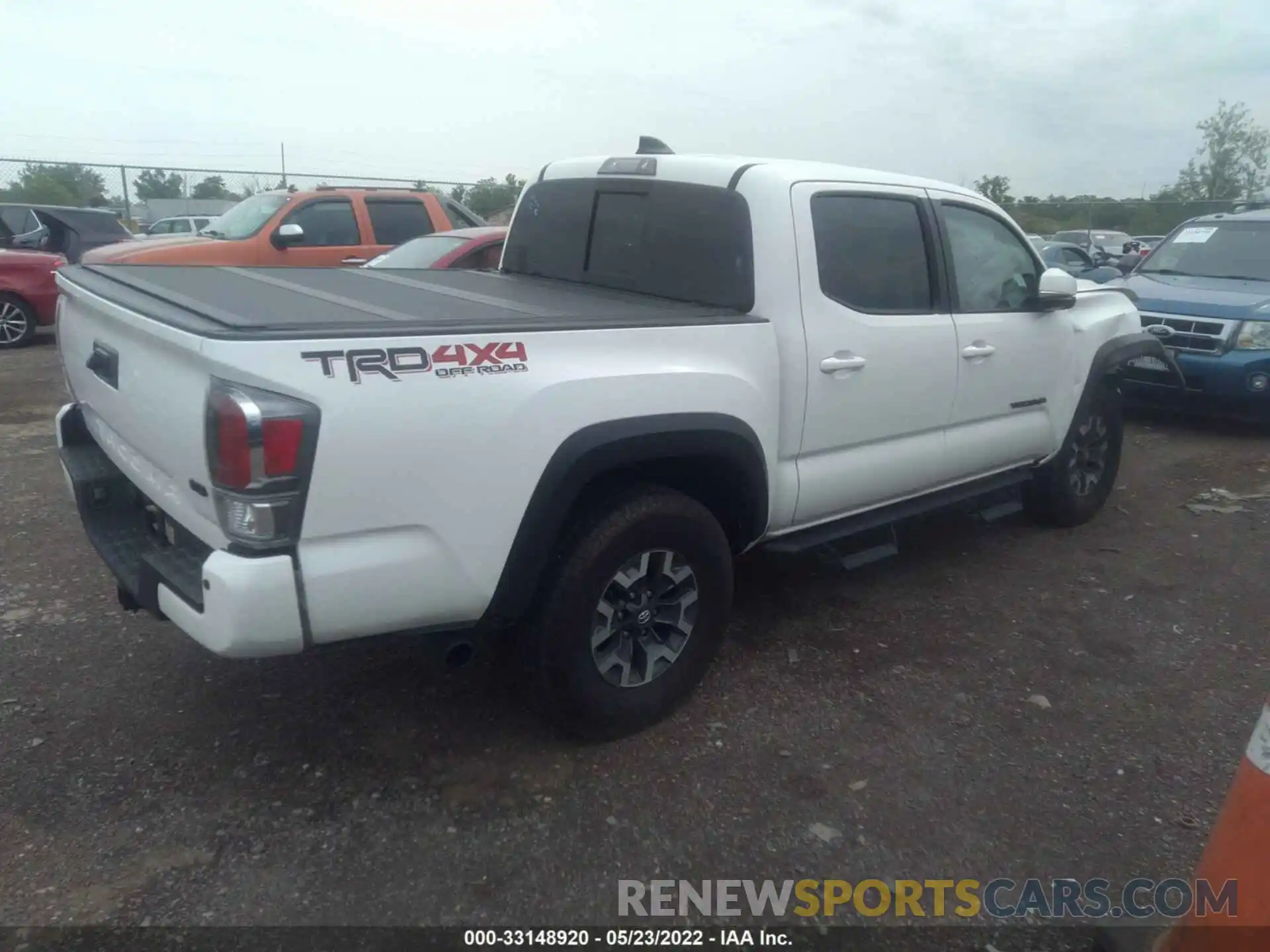 4 Photograph of a damaged car 3TMCZ5AN8MM433577 TOYOTA TACOMA 4WD 2021