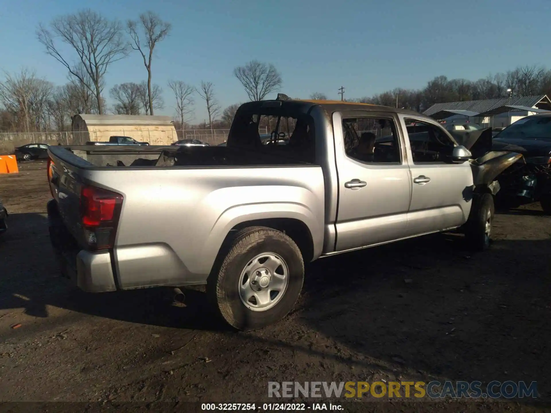 4 Photograph of a damaged car 3TMCZ5AN8MM440139 TOYOTA TACOMA 4WD 2021