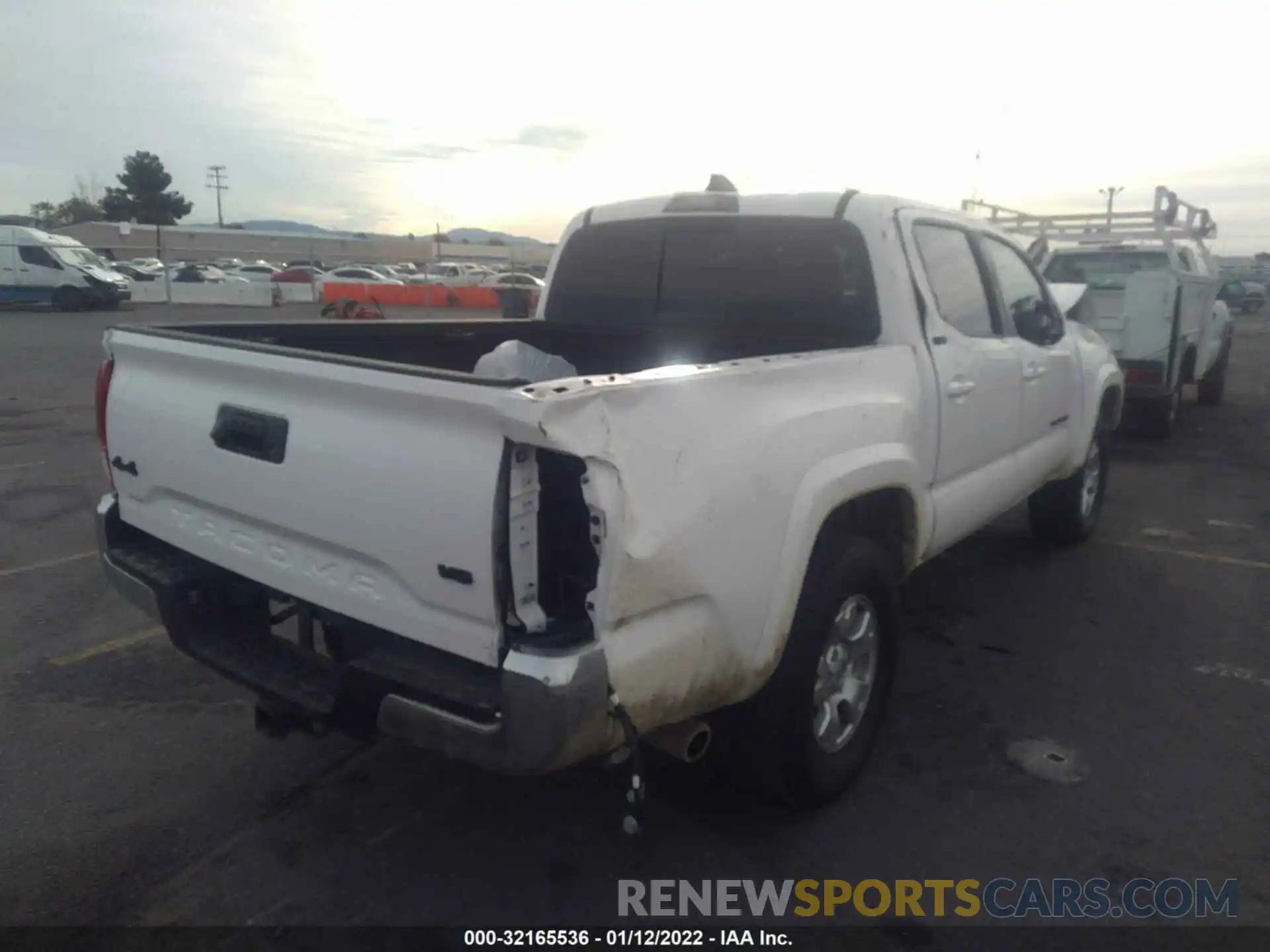 4 Photograph of a damaged car 3TMCZ5AN8MM450959 TOYOTA TACOMA 4WD 2021