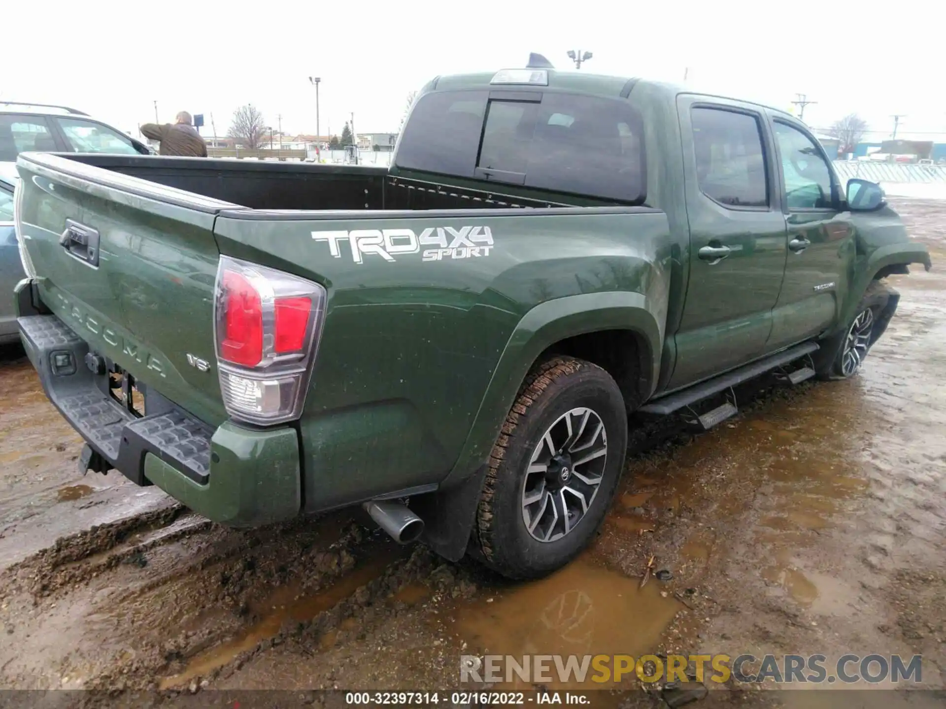 4 Photograph of a damaged car 3TMCZ5AN9MM371901 TOYOTA TACOMA 4WD 2021