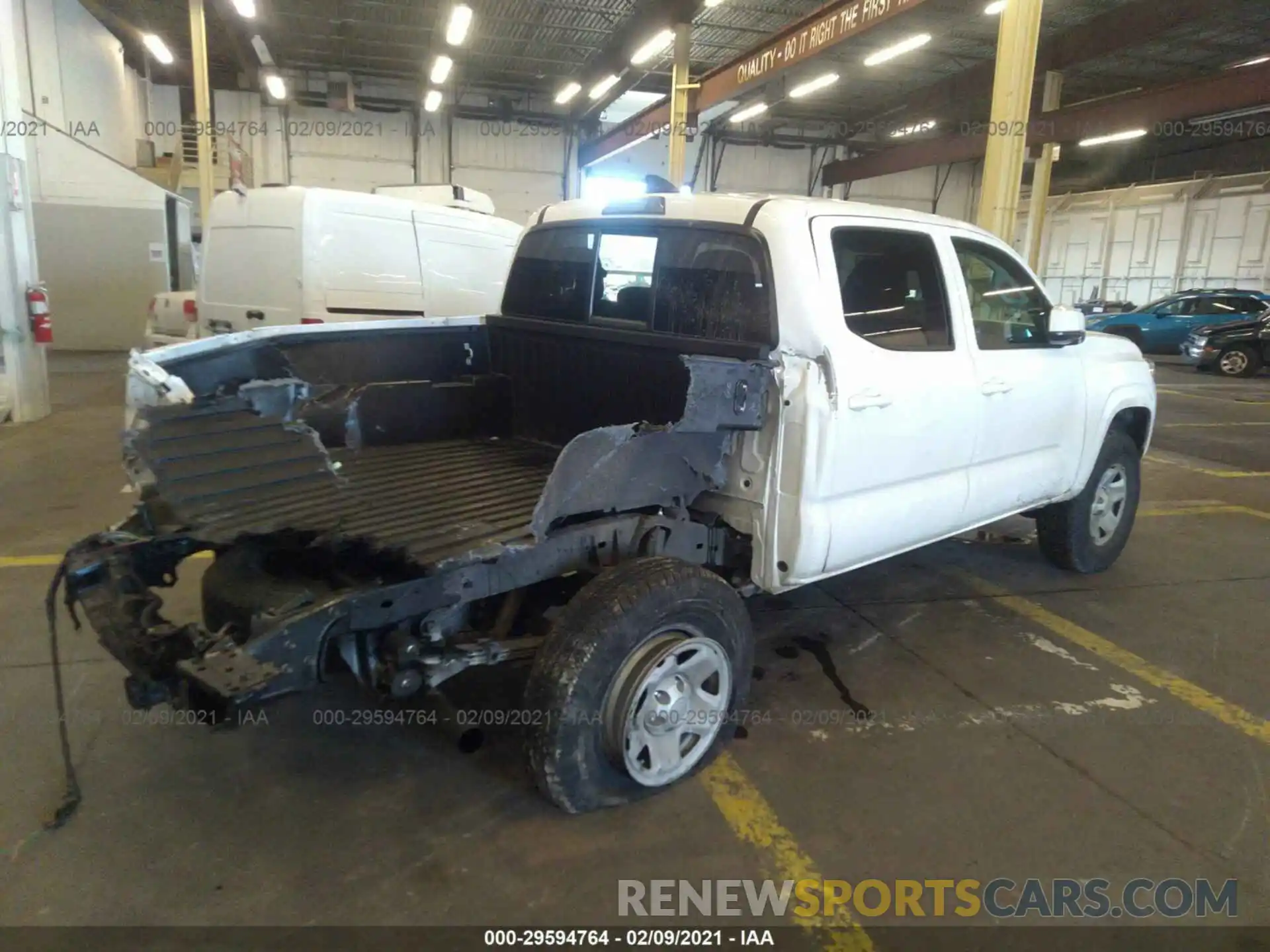 4 Photograph of a damaged car 3TMCZ5AN9MM381456 TOYOTA TACOMA 4WD 2021