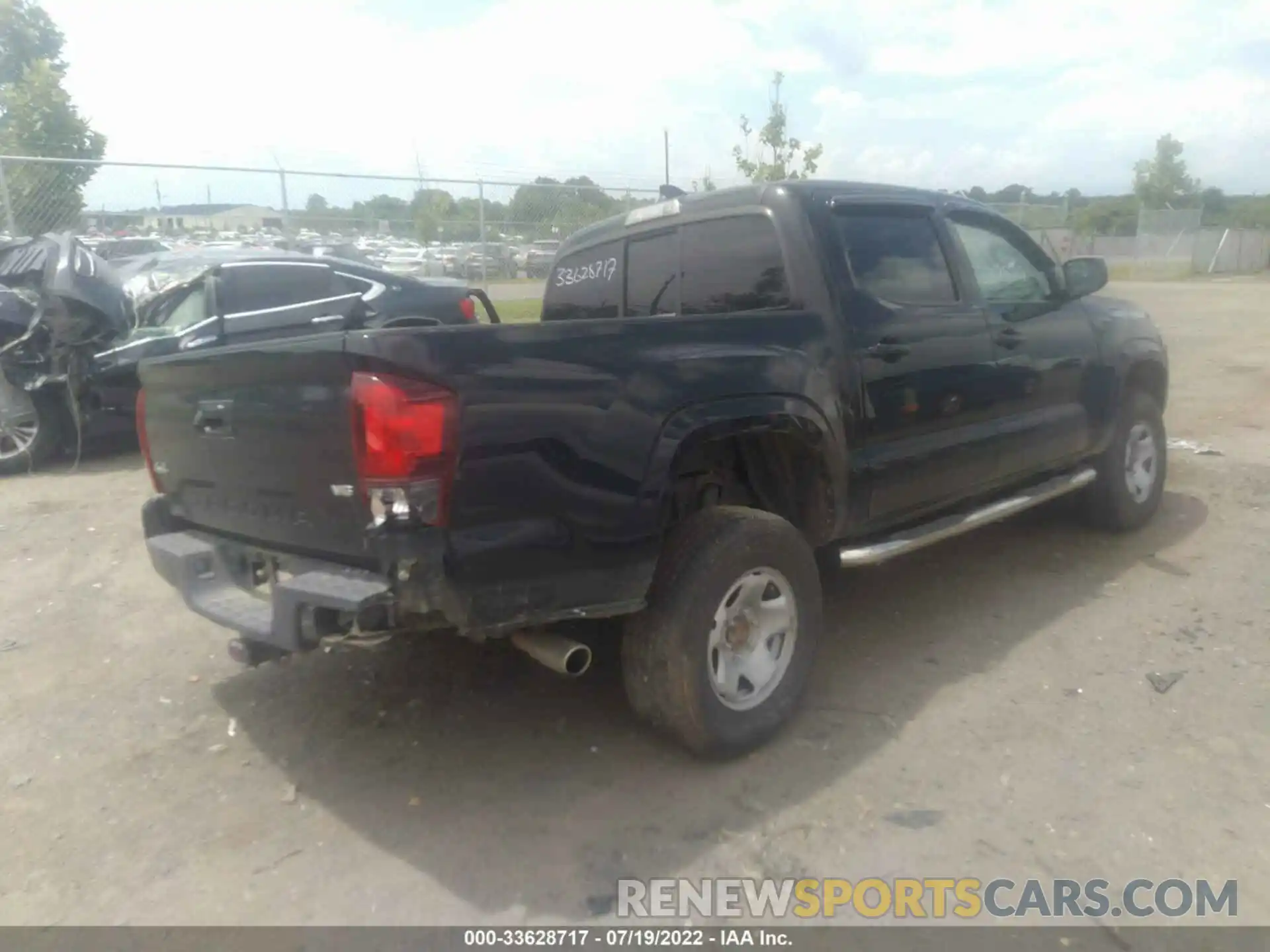 4 Photograph of a damaged car 3TMCZ5AN9MM395003 TOYOTA TACOMA 4WD 2021