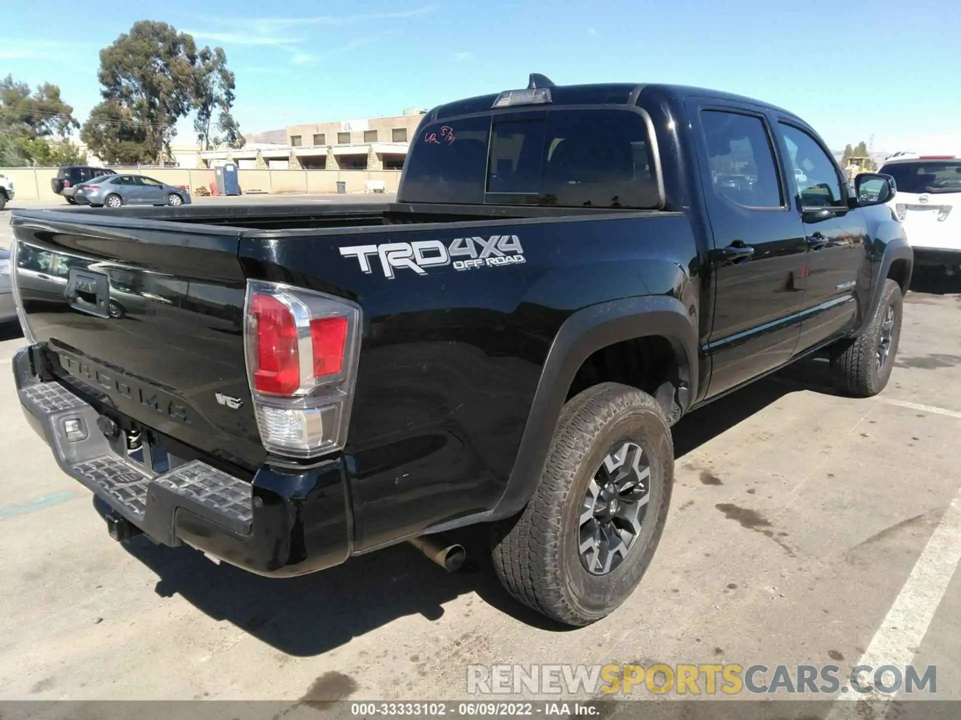 4 Photograph of a damaged car 3TMCZ5AN9MM399956 TOYOTA TACOMA 4WD 2021