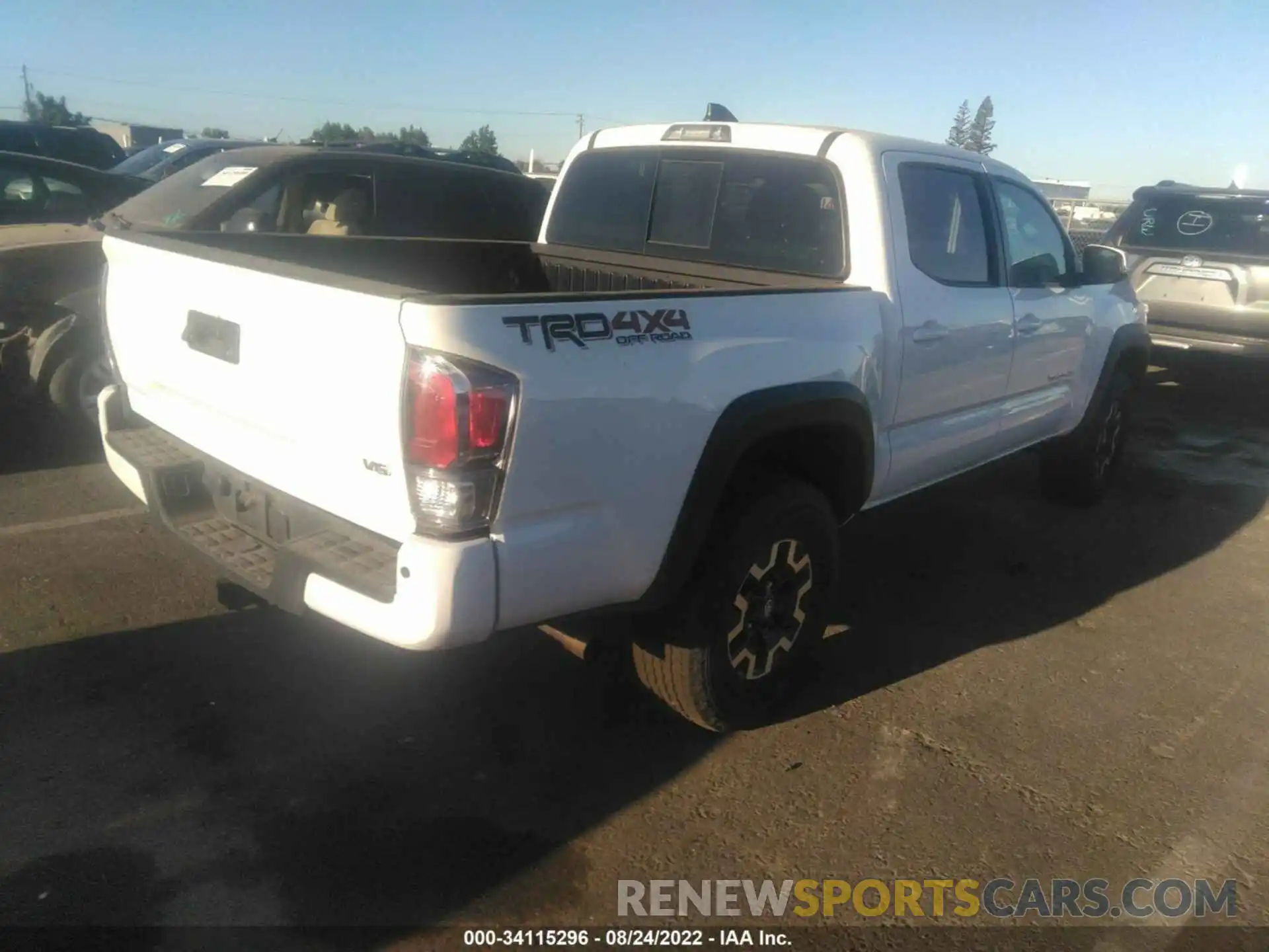 4 Photograph of a damaged car 3TMCZ5AN9MM410986 TOYOTA TACOMA 4WD 2021