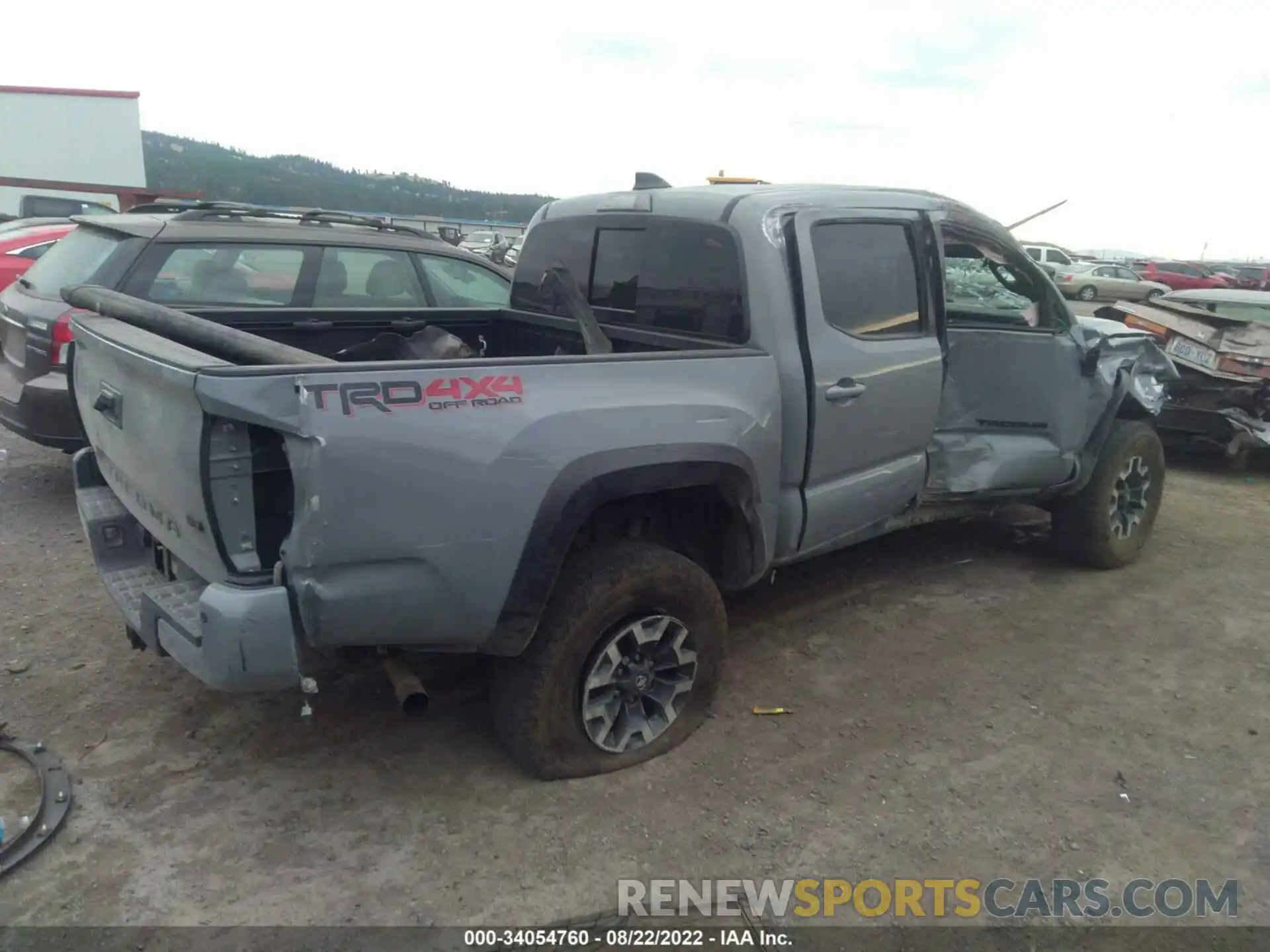 4 Photograph of a damaged car 3TMCZ5AN9MM415203 TOYOTA TACOMA 4WD 2021