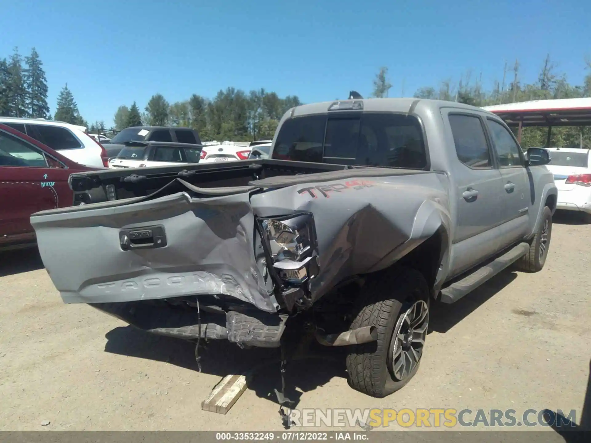 4 Photograph of a damaged car 3TMCZ5AN9MM416254 TOYOTA TACOMA 4WD 2021