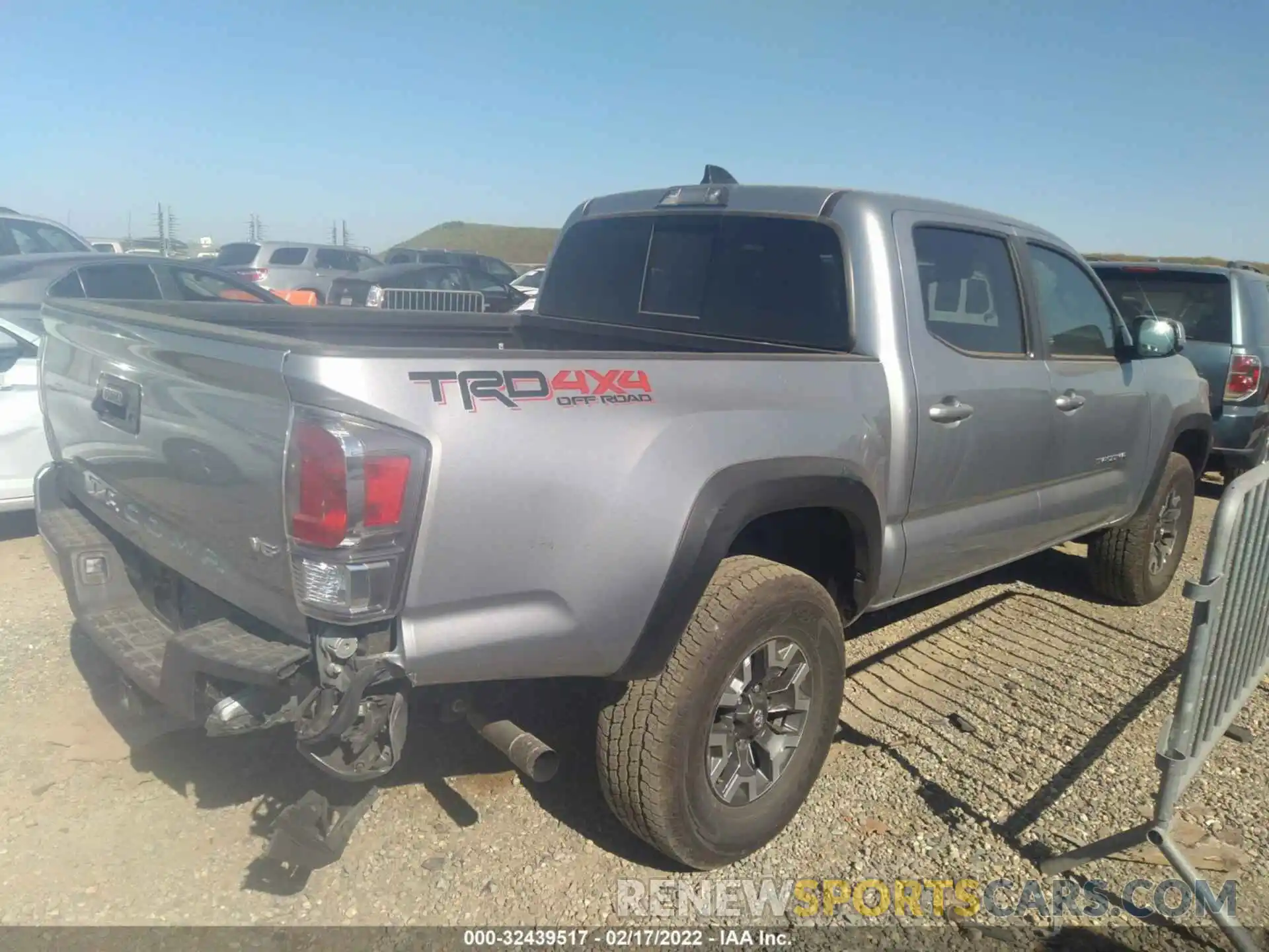 4 Photograph of a damaged car 3TMCZ5AN9MM418649 TOYOTA TACOMA 4WD 2021