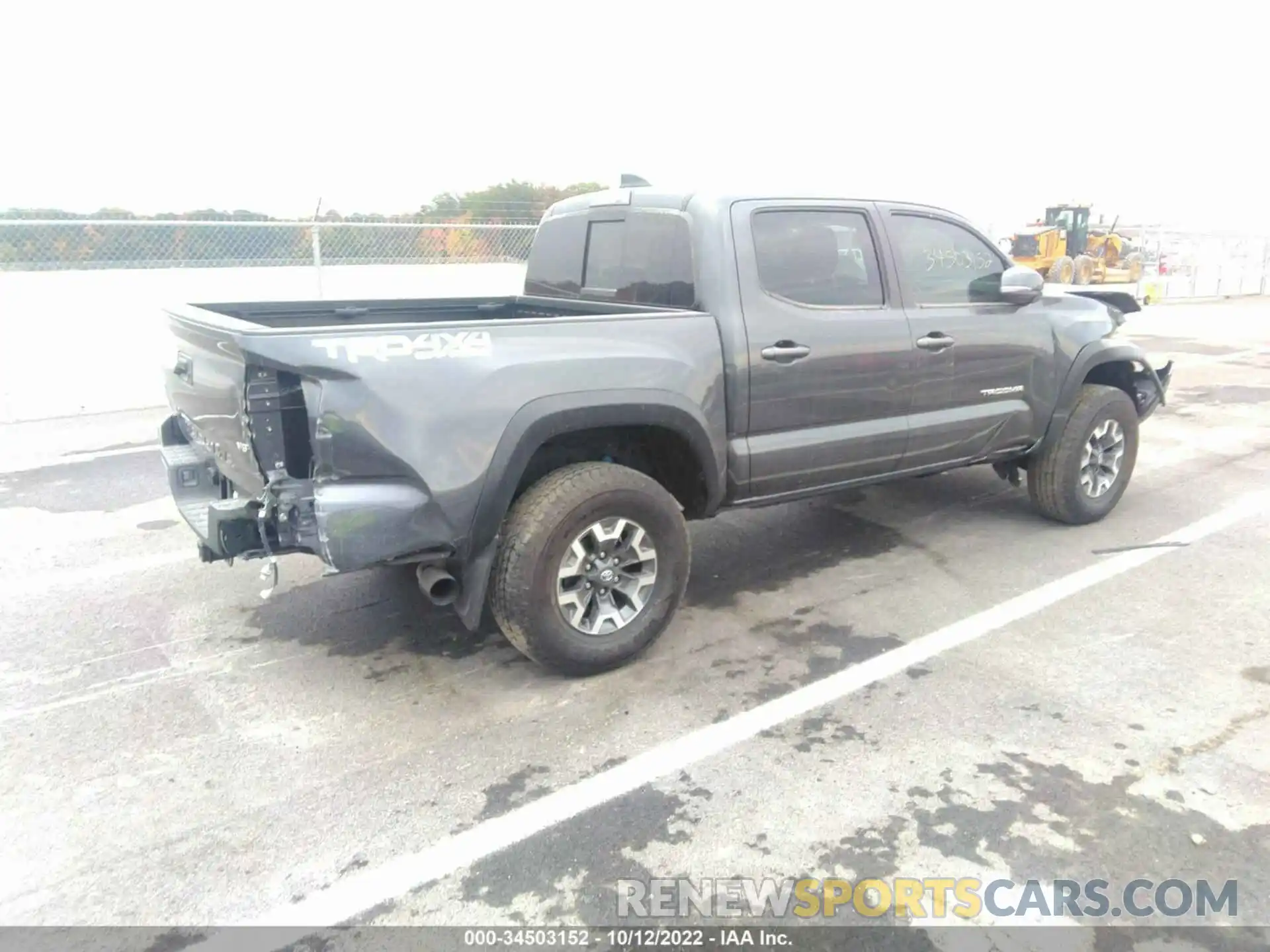 4 Photograph of a damaged car 3TMCZ5AN9MM422555 TOYOTA TACOMA 4WD 2021