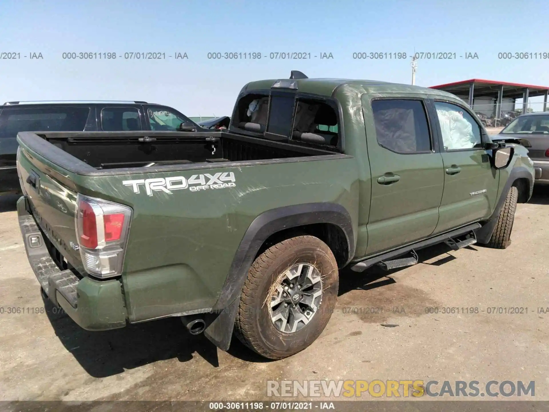 4 Photograph of a damaged car 3TMCZ5AN9MM428579 TOYOTA TACOMA 4WD 2021