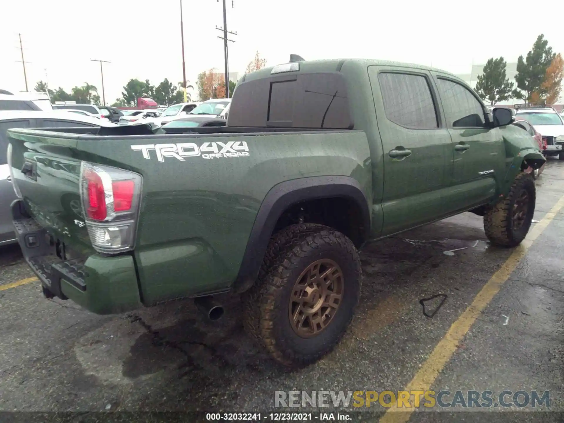 4 Photograph of a damaged car 3TMCZ5AN9MM430185 TOYOTA TACOMA 4WD 2021