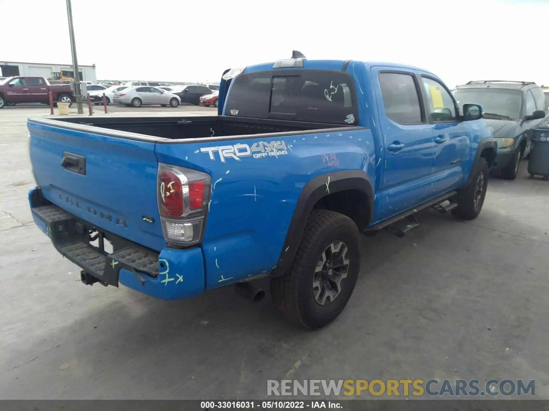 4 Photograph of a damaged car 3TMCZ5AN9MM431921 TOYOTA TACOMA 4WD 2021