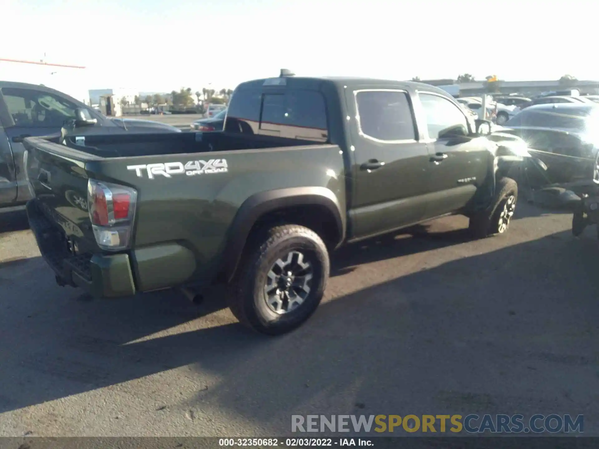 4 Photograph of a damaged car 3TMCZ5AN9MM435581 TOYOTA TACOMA 4WD 2021