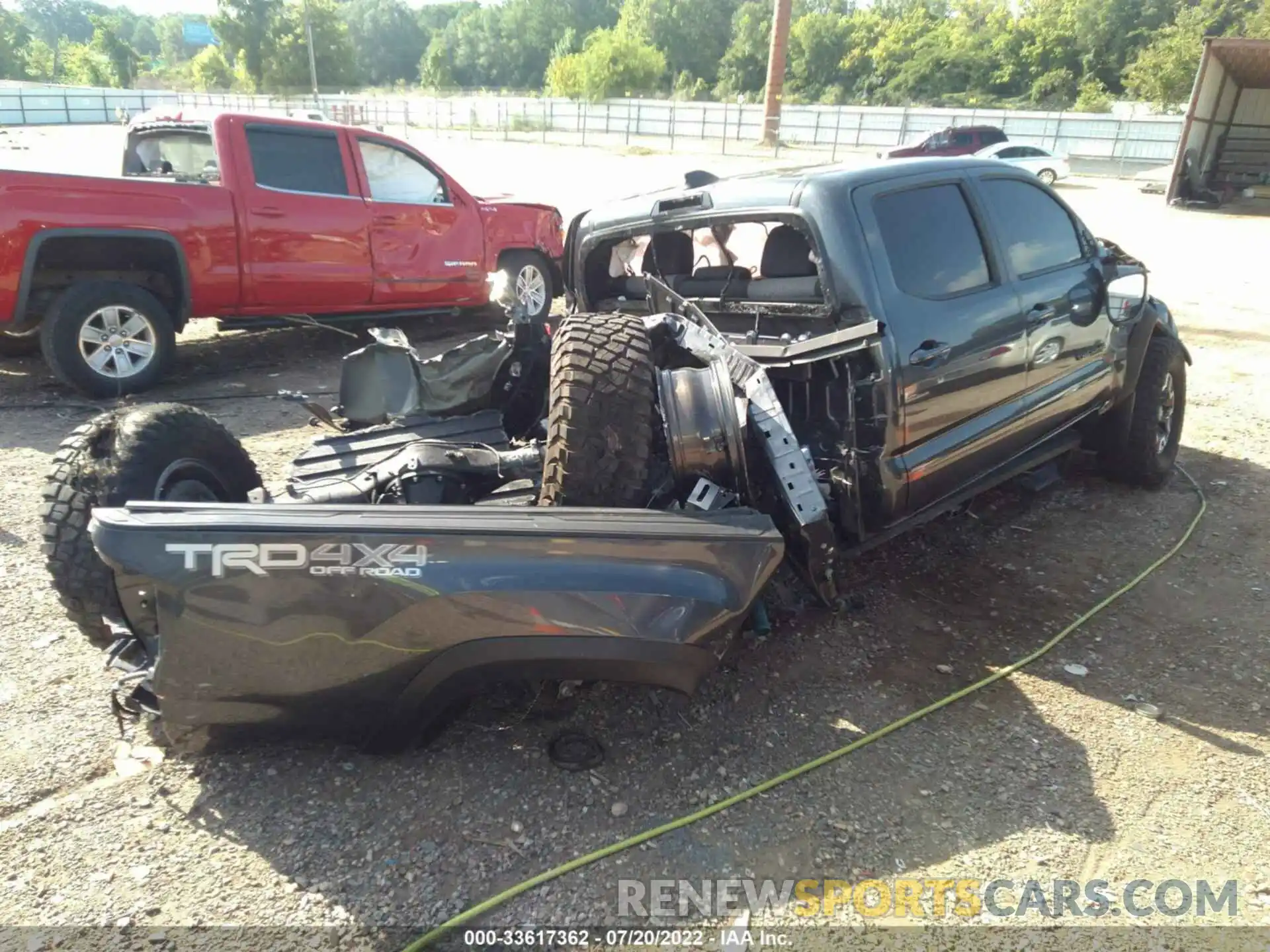 4 Photograph of a damaged car 3TMCZ5AN9MM437847 TOYOTA TACOMA 4WD 2021