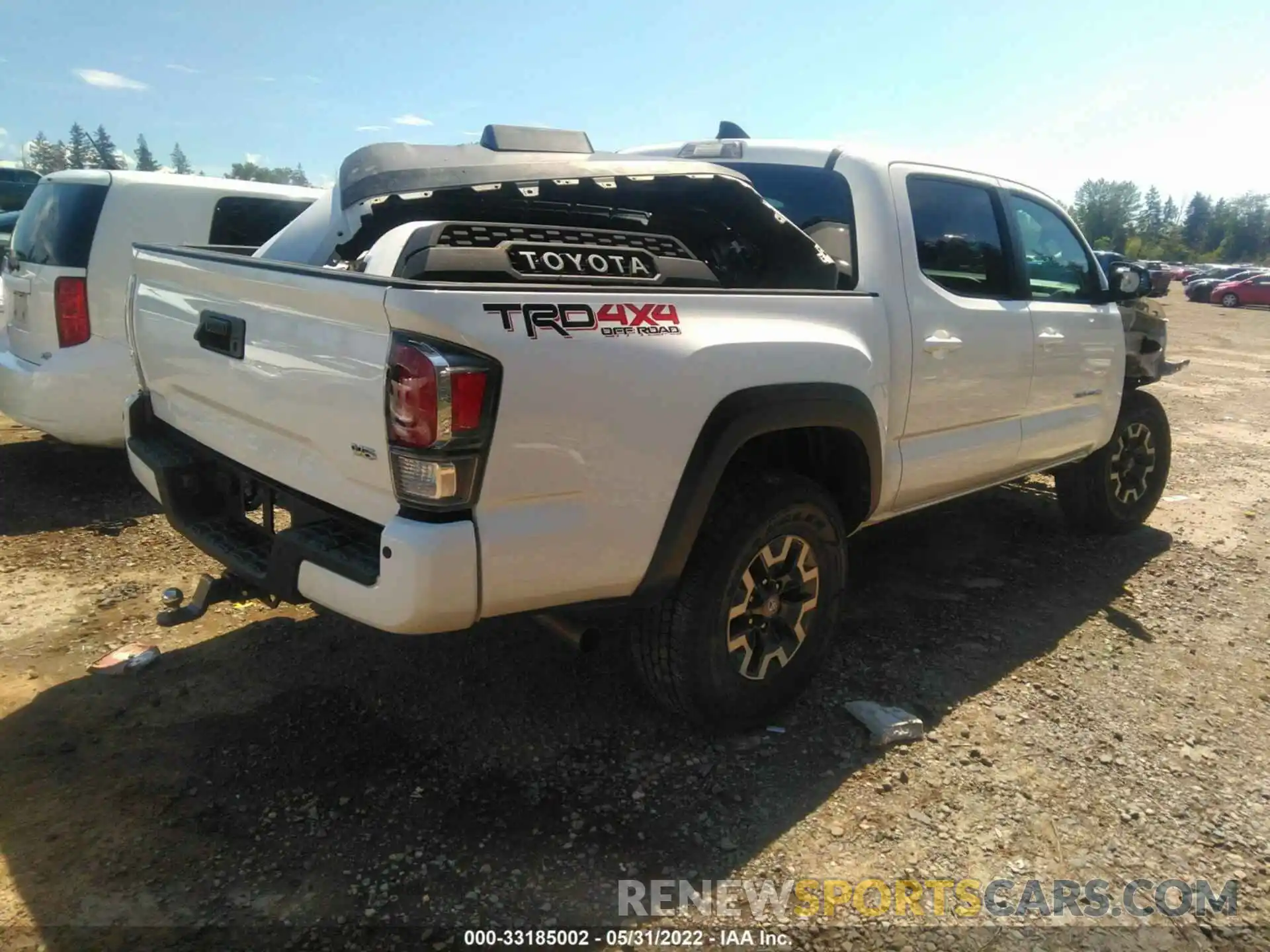 4 Photograph of a damaged car 3TMCZ5AN9MM440523 TOYOTA TACOMA 4WD 2021