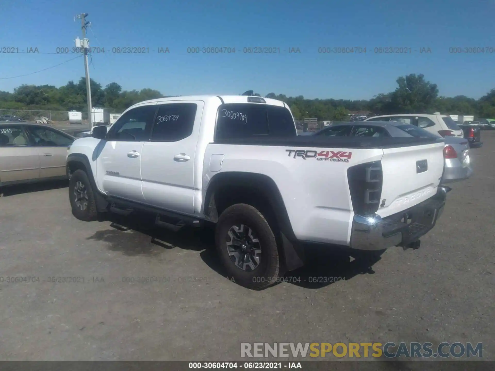 3 Фотография поврежденного автомобиля 3TMCZ5ANXMM395978 TOYOTA TACOMA 4WD 2021