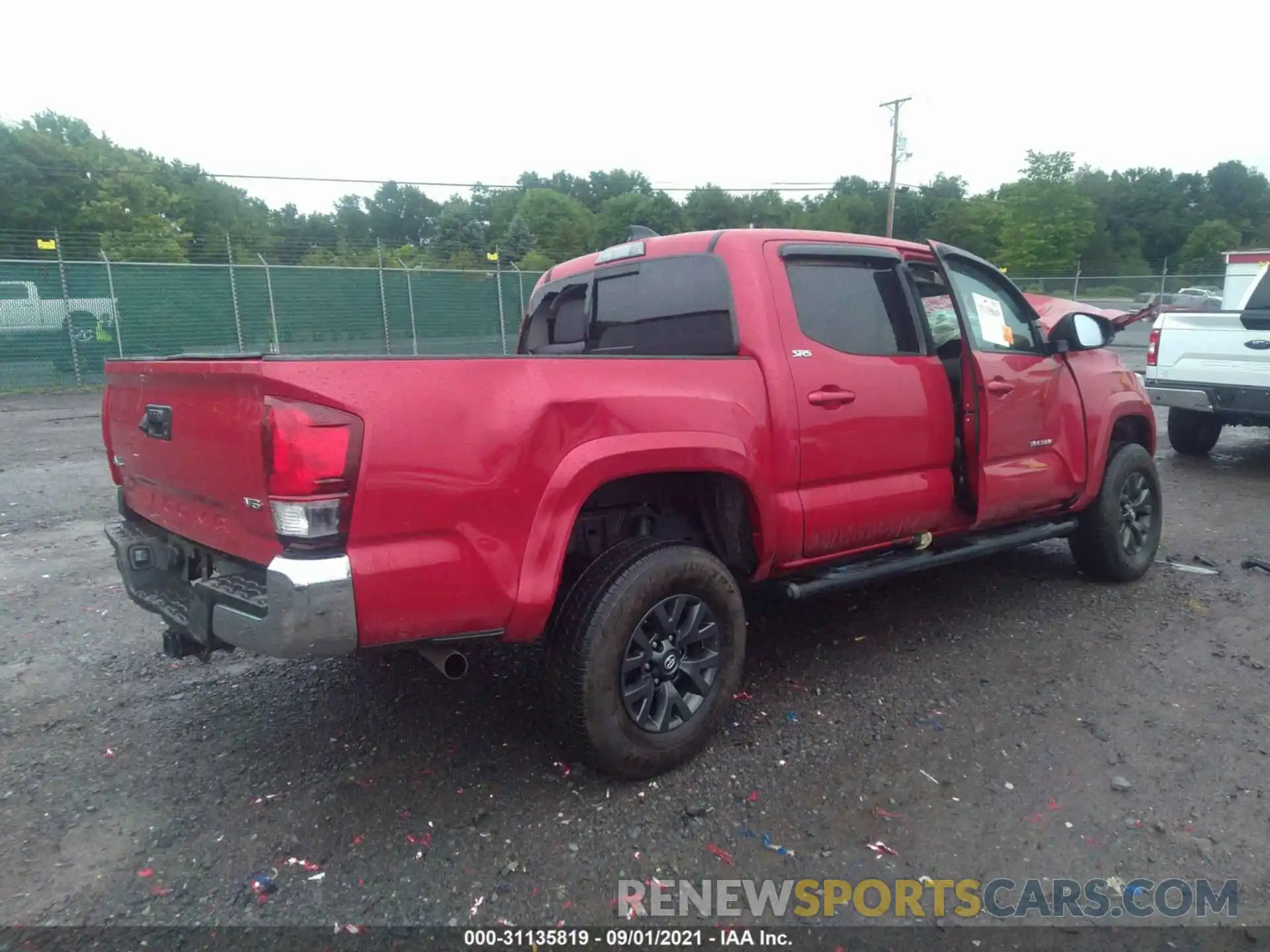 4 Photograph of a damaged car 3TMCZ5ANXMM399495 TOYOTA TACOMA 4WD 2021