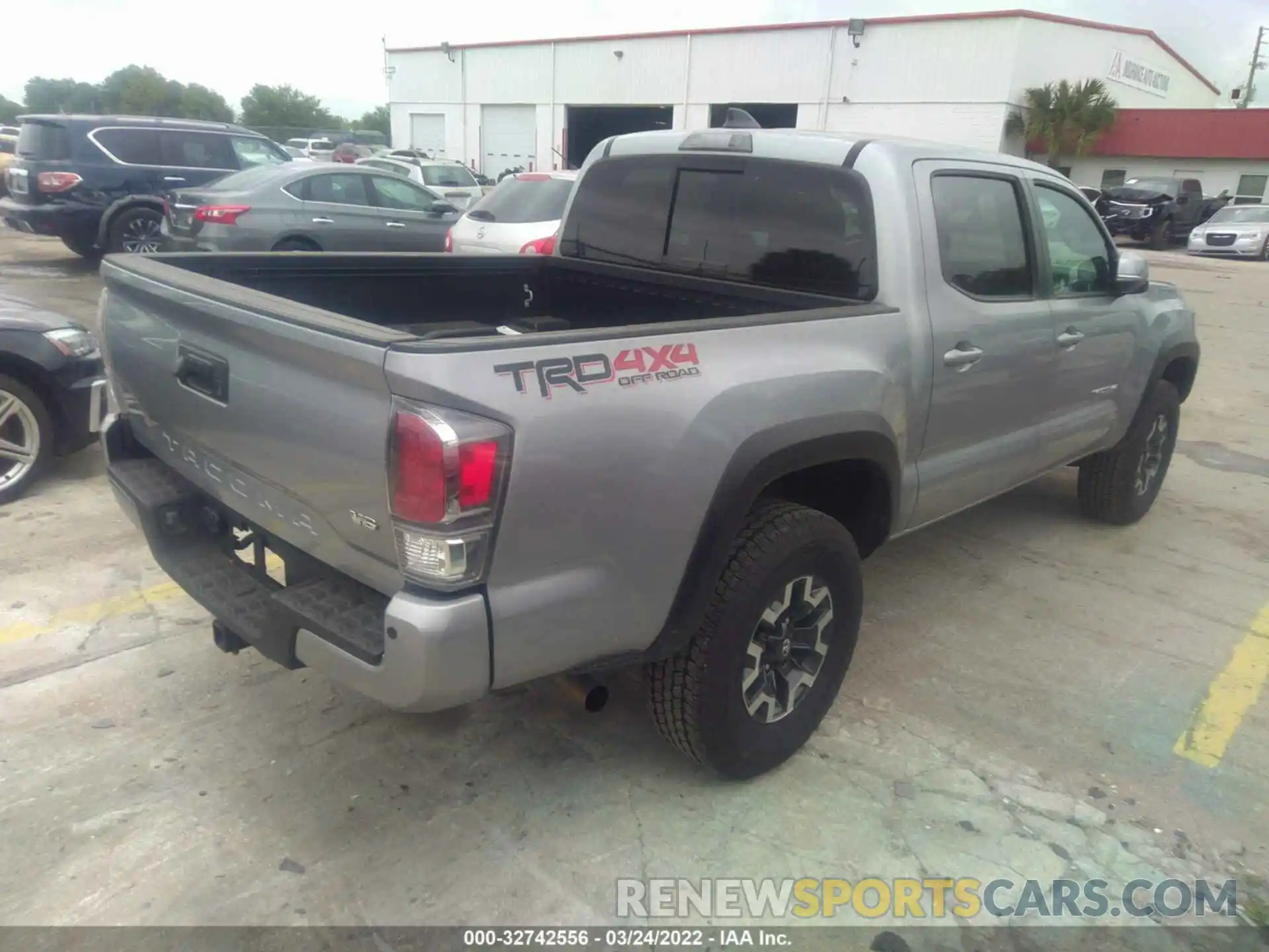 4 Photograph of a damaged car 3TMCZ5ANXMM399657 TOYOTA TACOMA 4WD 2021