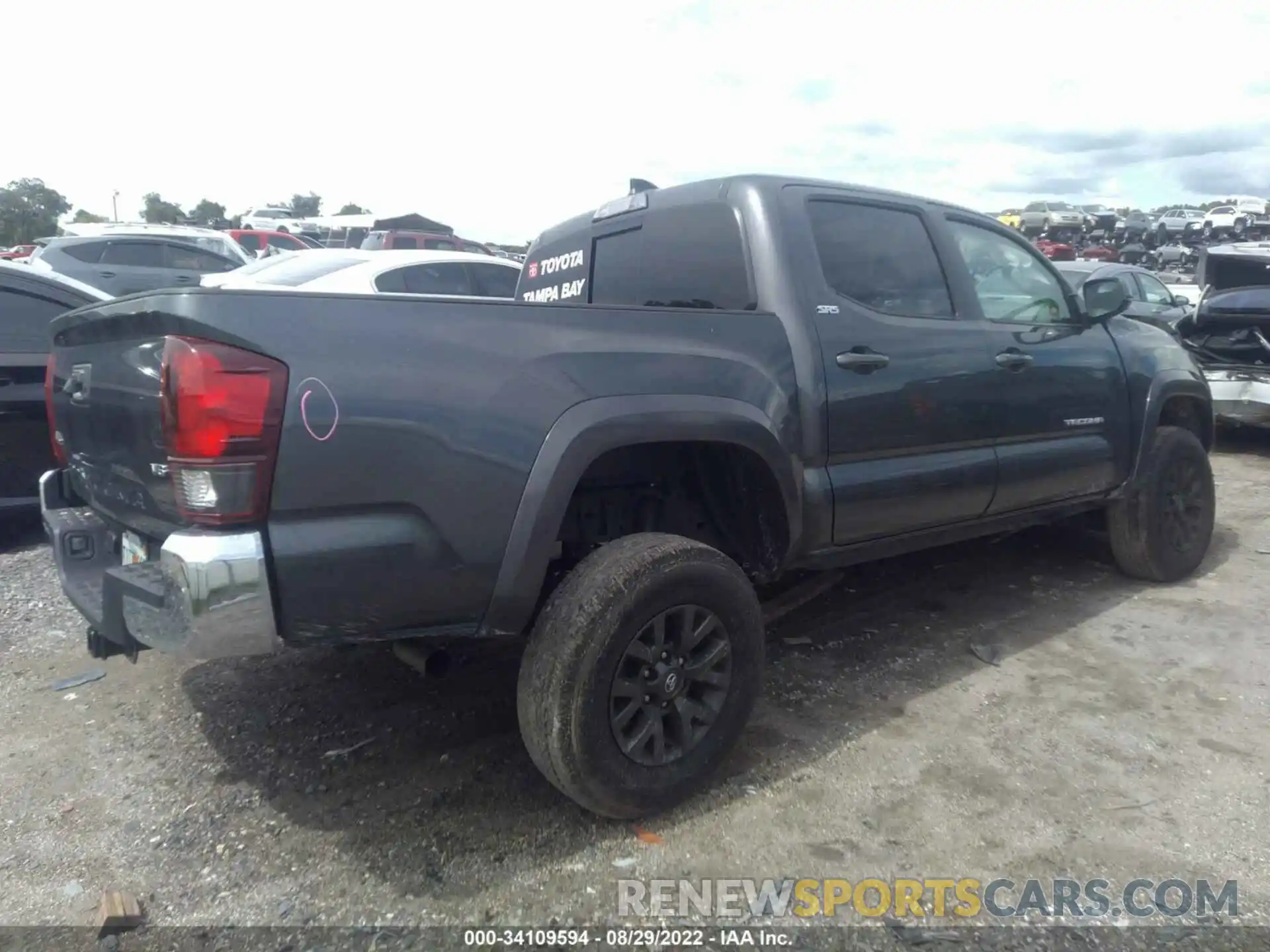 4 Photograph of a damaged car 3TMCZ5ANXMM431622 TOYOTA TACOMA 4WD 2021