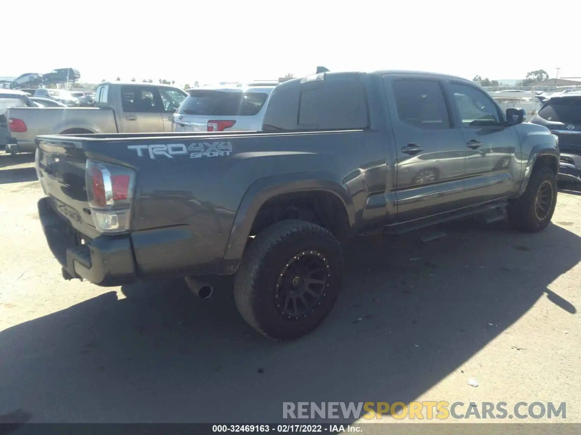 4 Photograph of a damaged car 3TMDZ5BN4MM101123 TOYOTA TACOMA 4WD 2021