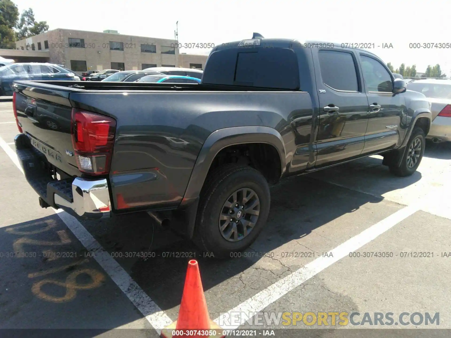 4 Photograph of a damaged car 3TMDZ5BN6MM103181 TOYOTA TACOMA 4WD 2021