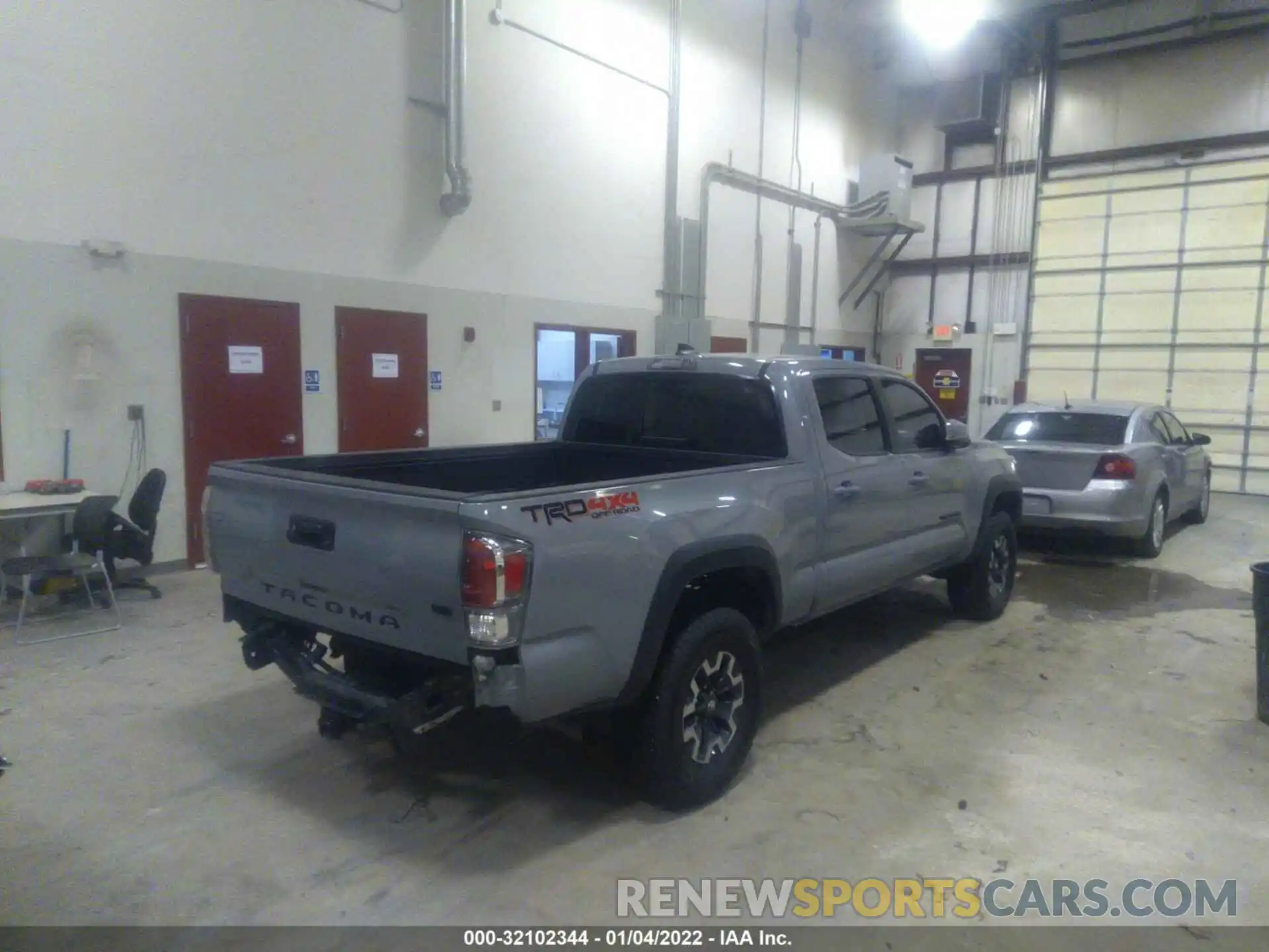 4 Photograph of a damaged car 3TMDZ5BN7MM114951 TOYOTA TACOMA 4WD 2021