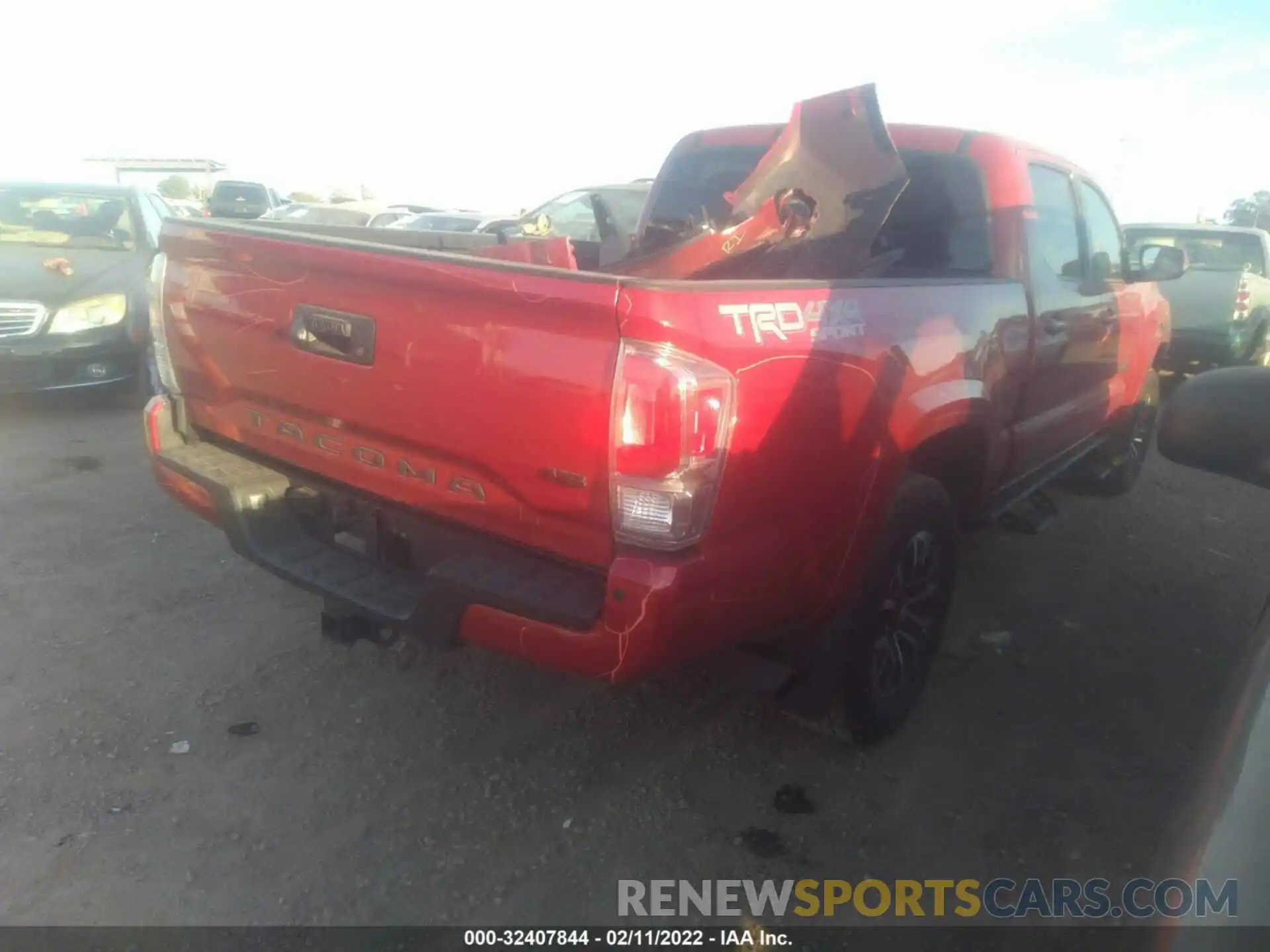 4 Photograph of a damaged car 3TMDZ5BN8MM099327 TOYOTA TACOMA 4WD 2021