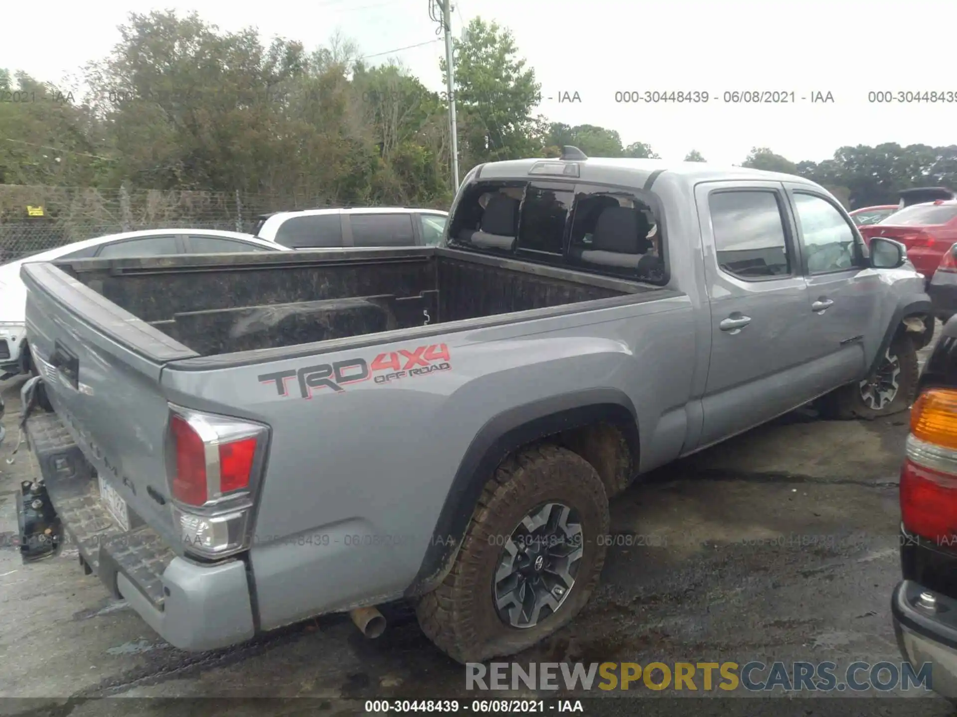 4 Photograph of a damaged car 3TMDZ5BN8MM105613 TOYOTA TACOMA 4WD 2021