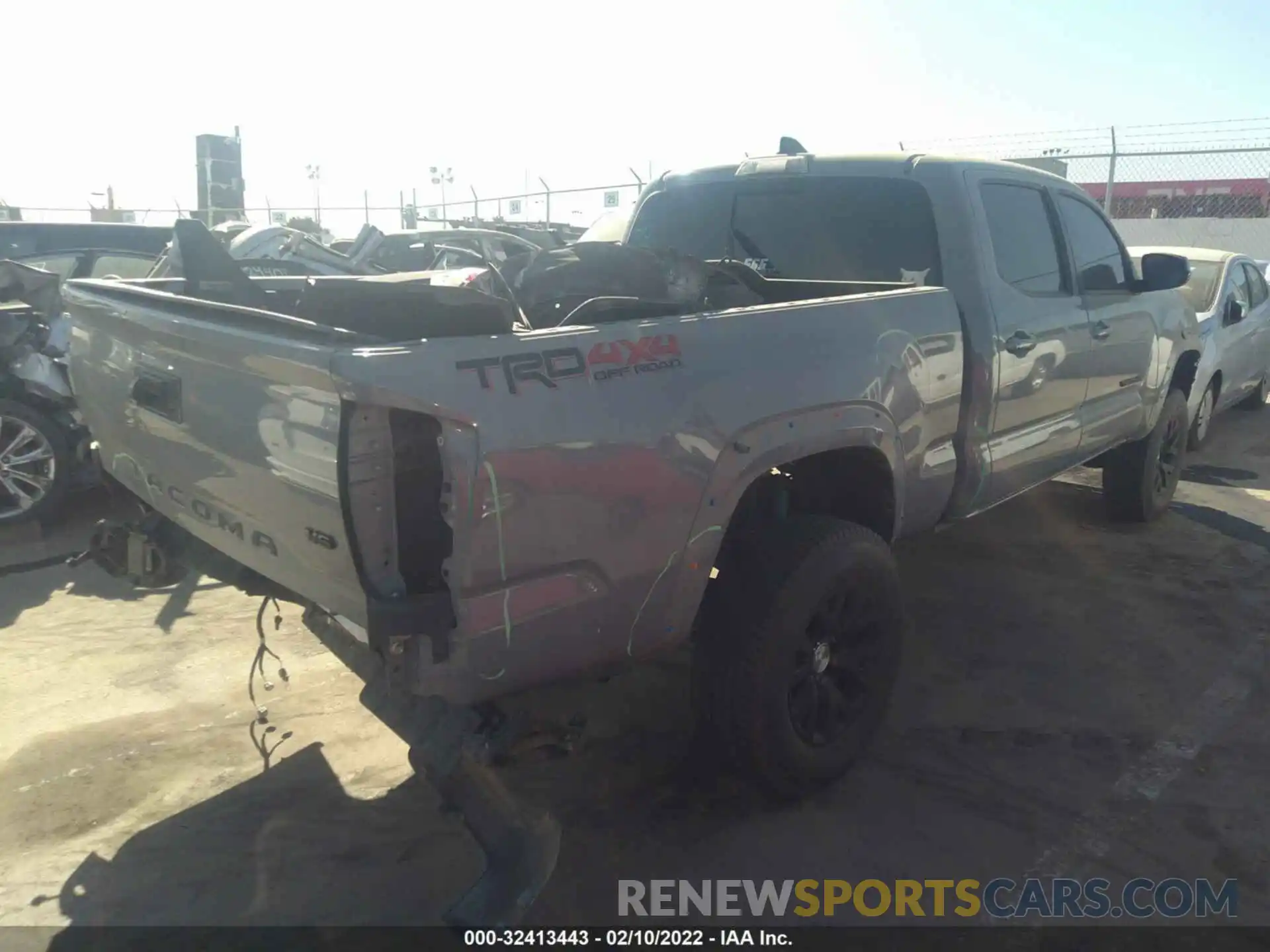 4 Photograph of a damaged car 3TMDZ5BN8MM113436 TOYOTA TACOMA 4WD 2021