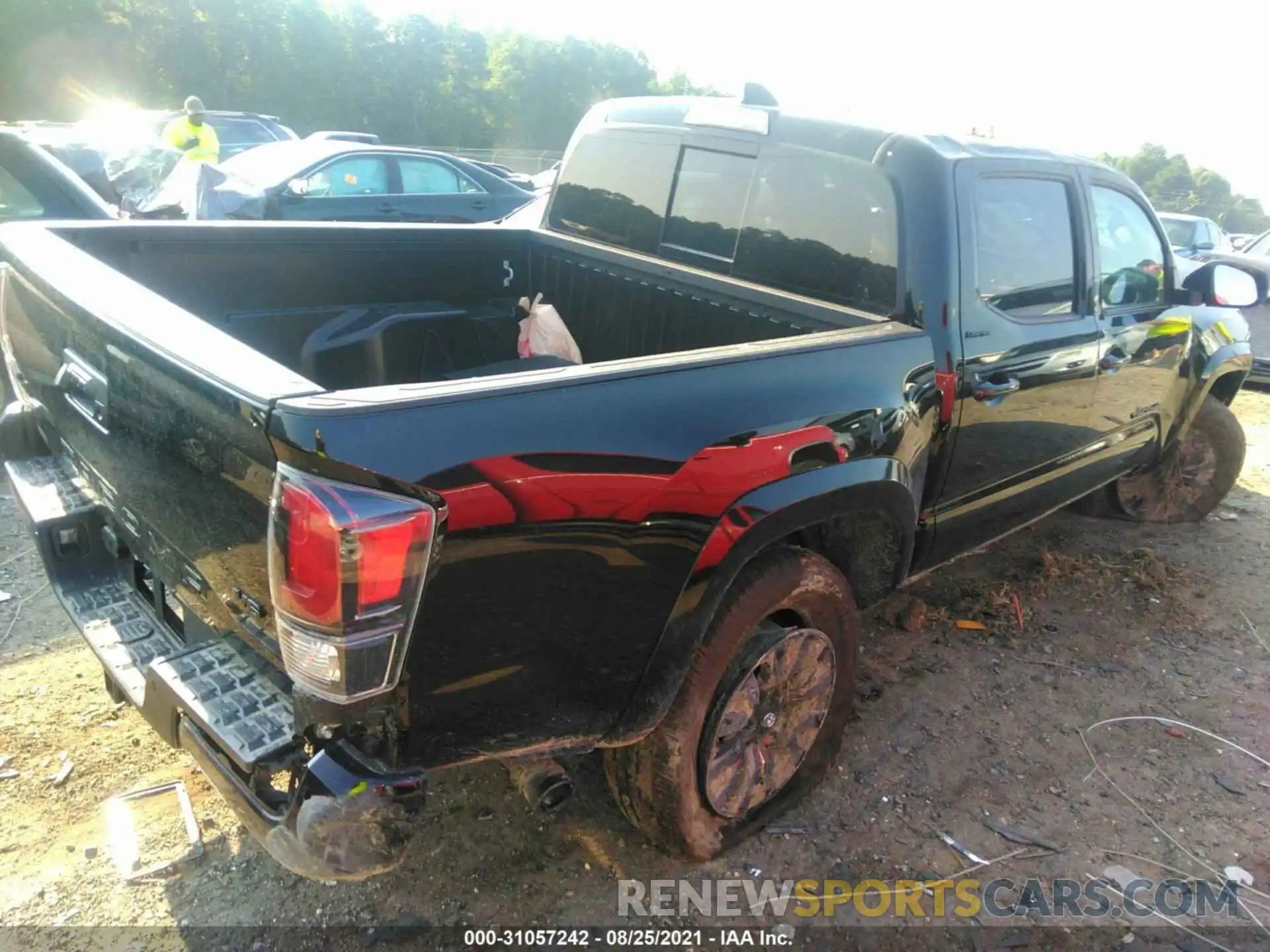 4 Photograph of a damaged car 3TMGZ5AN6MM401972 TOYOTA TACOMA 4WD 2021