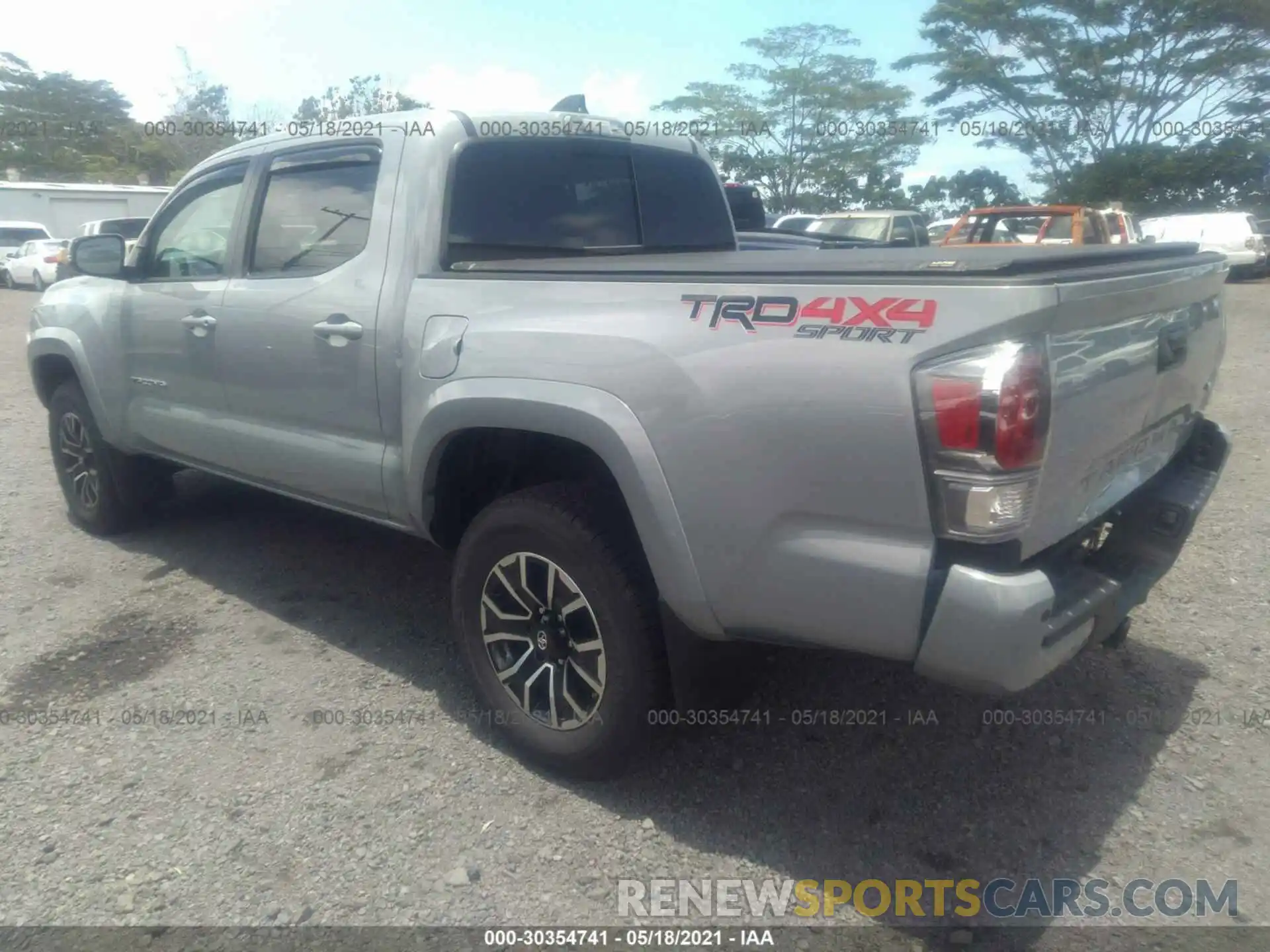 3 Фотография поврежденного автомобиля 3TYCZ5AN0MT021027 TOYOTA TACOMA 4WD 2021