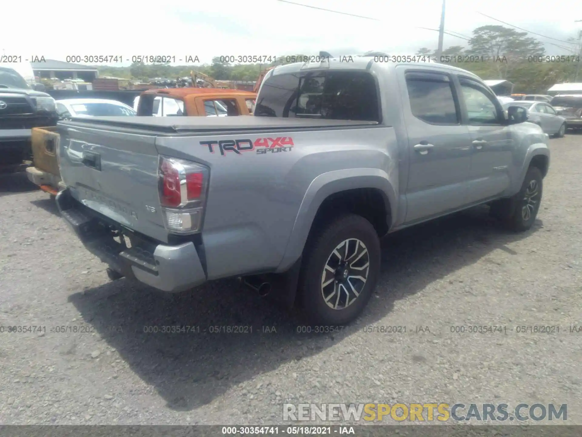 4 Photograph of a damaged car 3TYCZ5AN0MT021027 TOYOTA TACOMA 4WD 2021